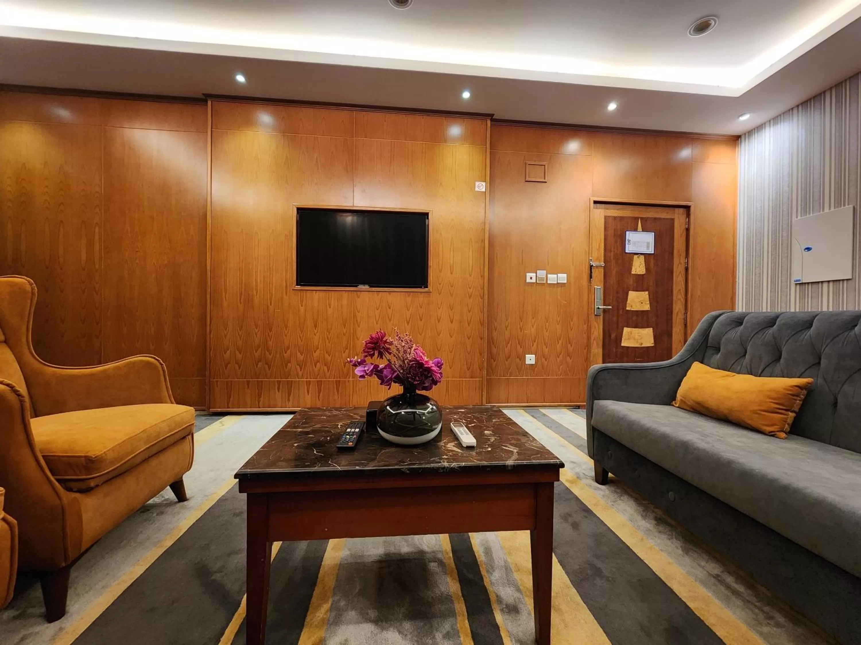 TV and multimedia in شاطيء الحياة للأجنحة الفندقية shaty alhayat