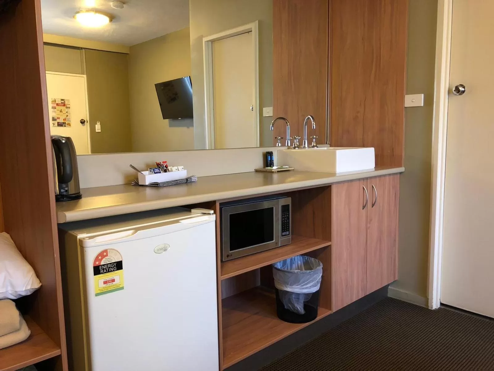Coffee/tea facilities in The Astor Hotel Motel