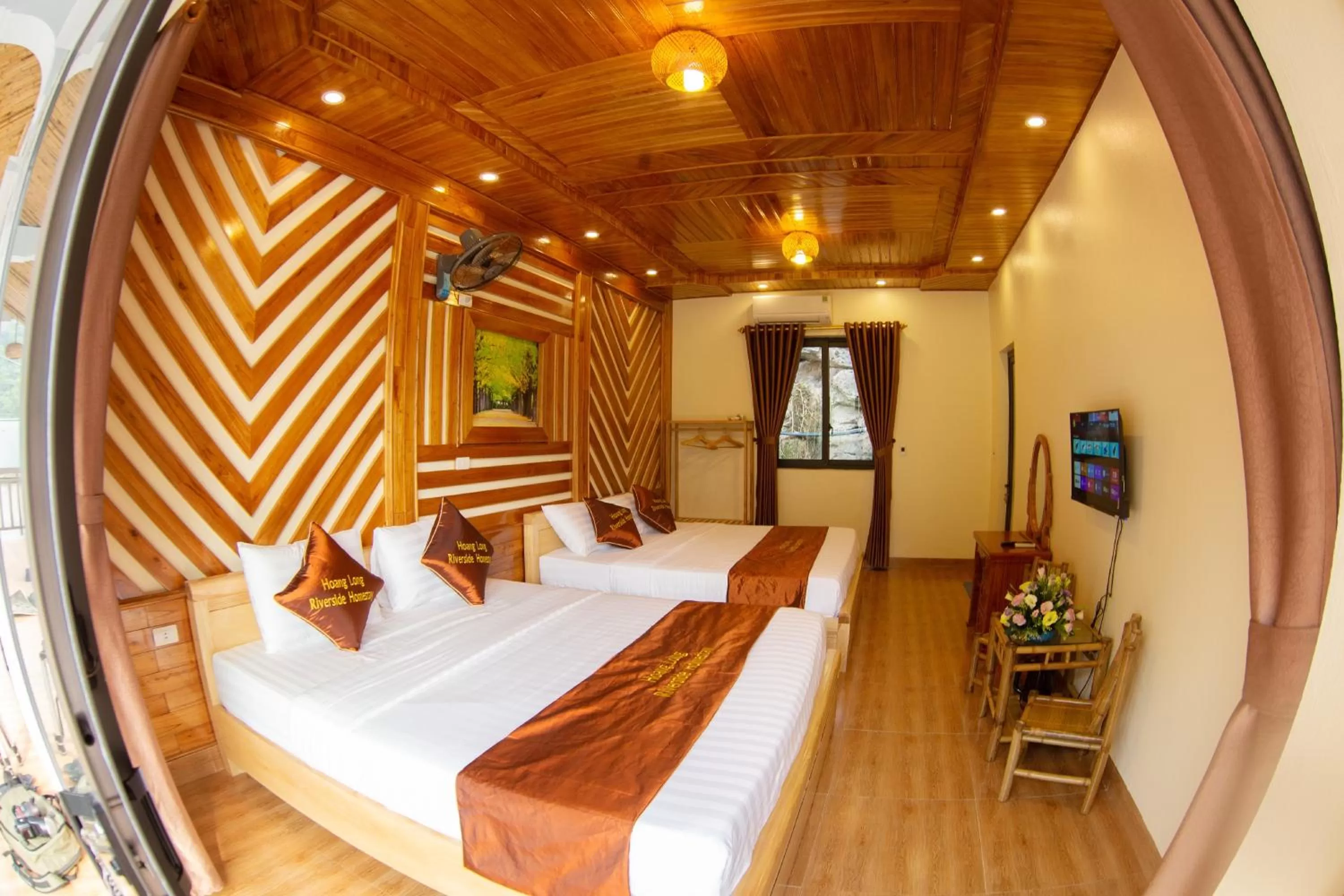 HoangLong Riverside Homestay