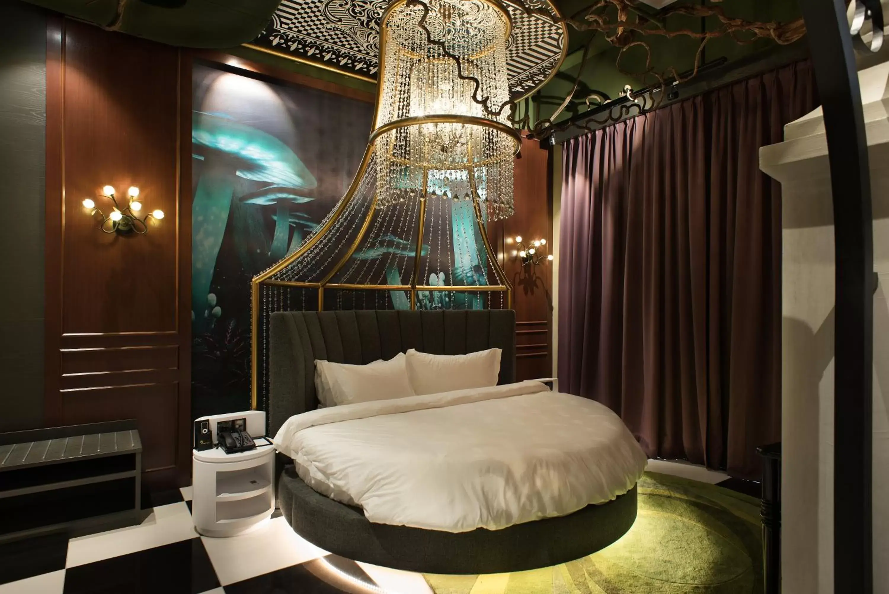 Alice In Wonderland Suite in Vangohh Eminent Hotel & Spa Alice In Wonderland Suite in Vangohh Eminent Hotel & Spa