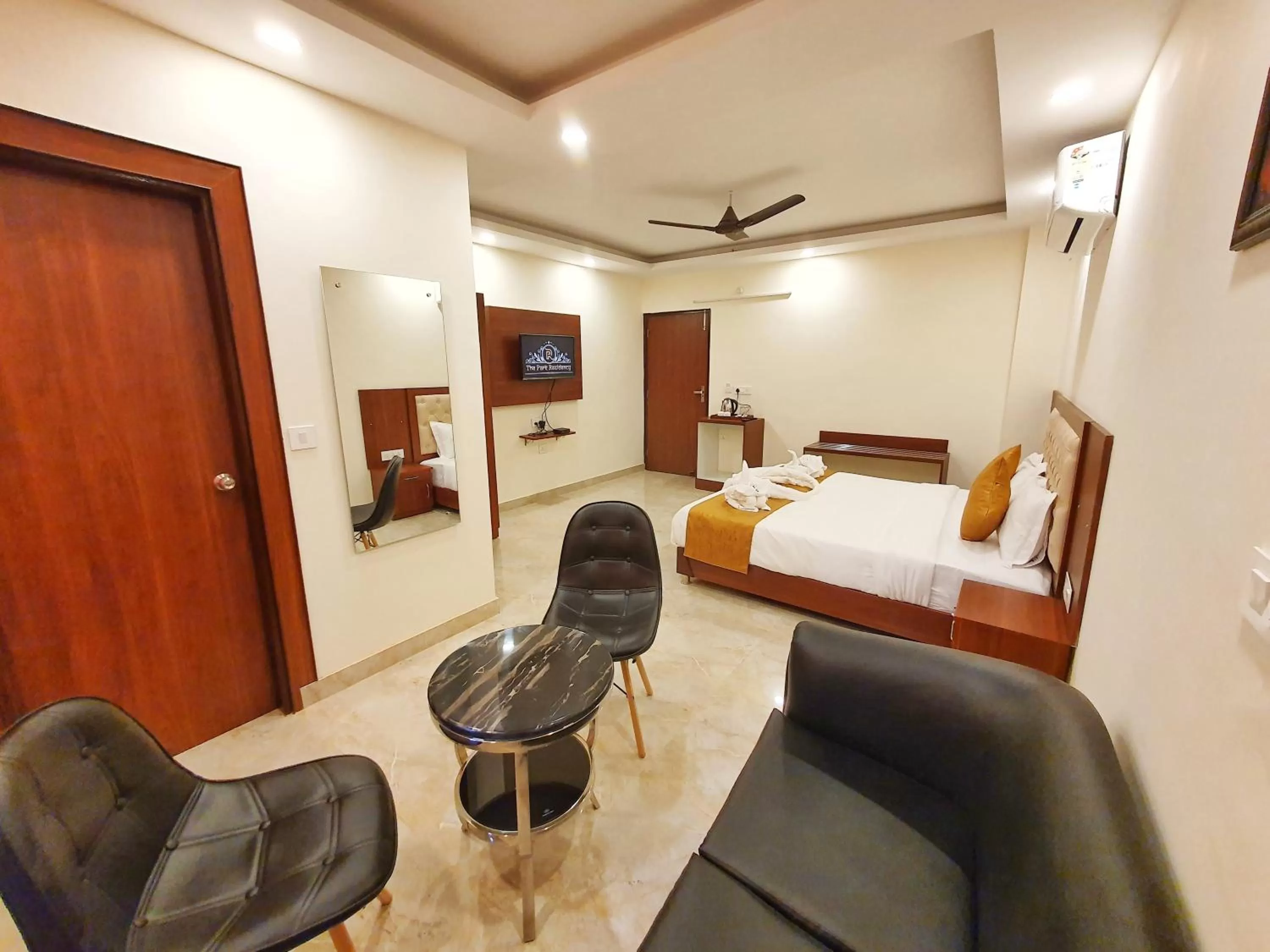 Photo of the whole room, Bed in The Park Residency