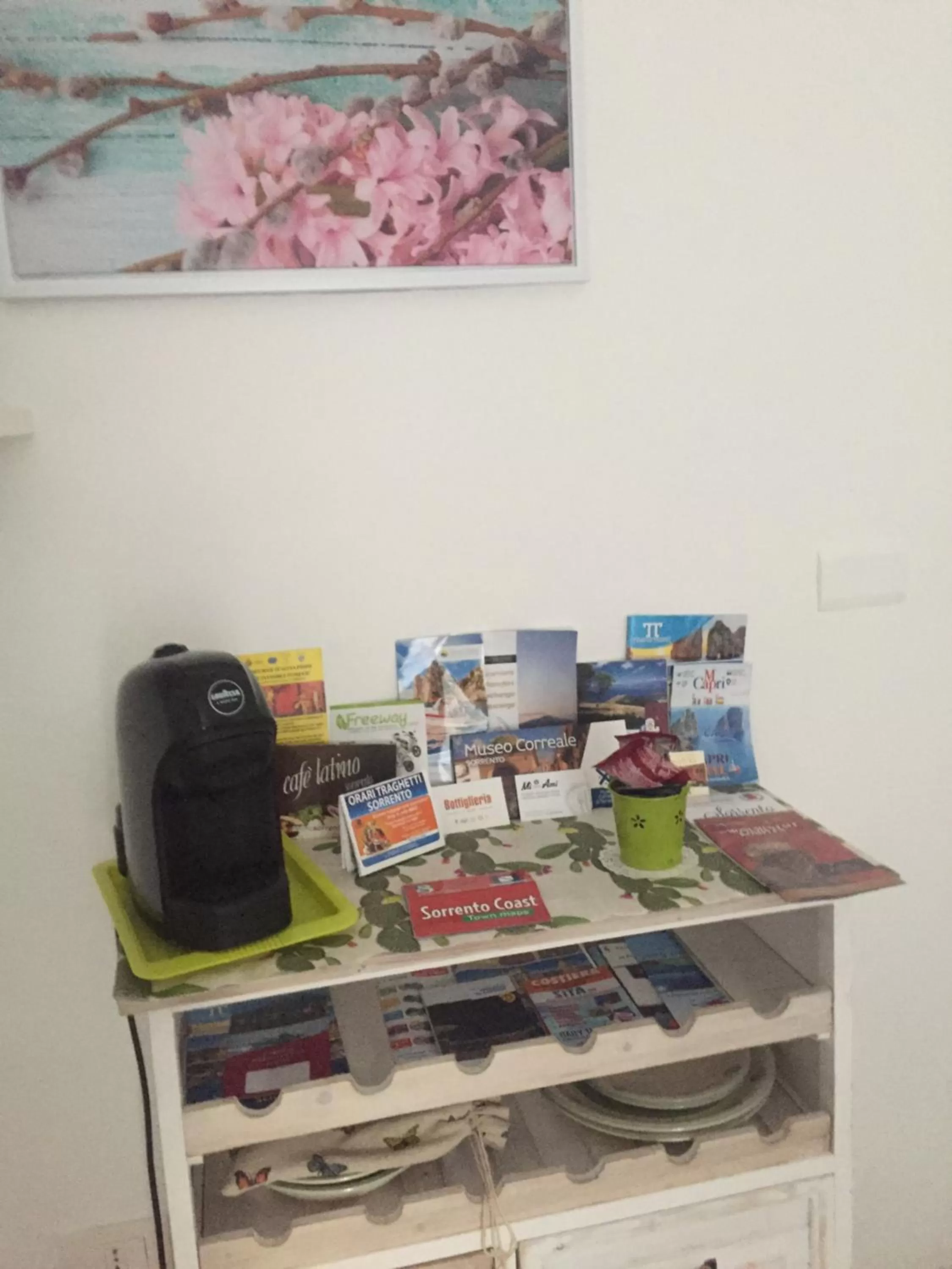 Coffee/tea facilities in Sorrento Penthouse Suites