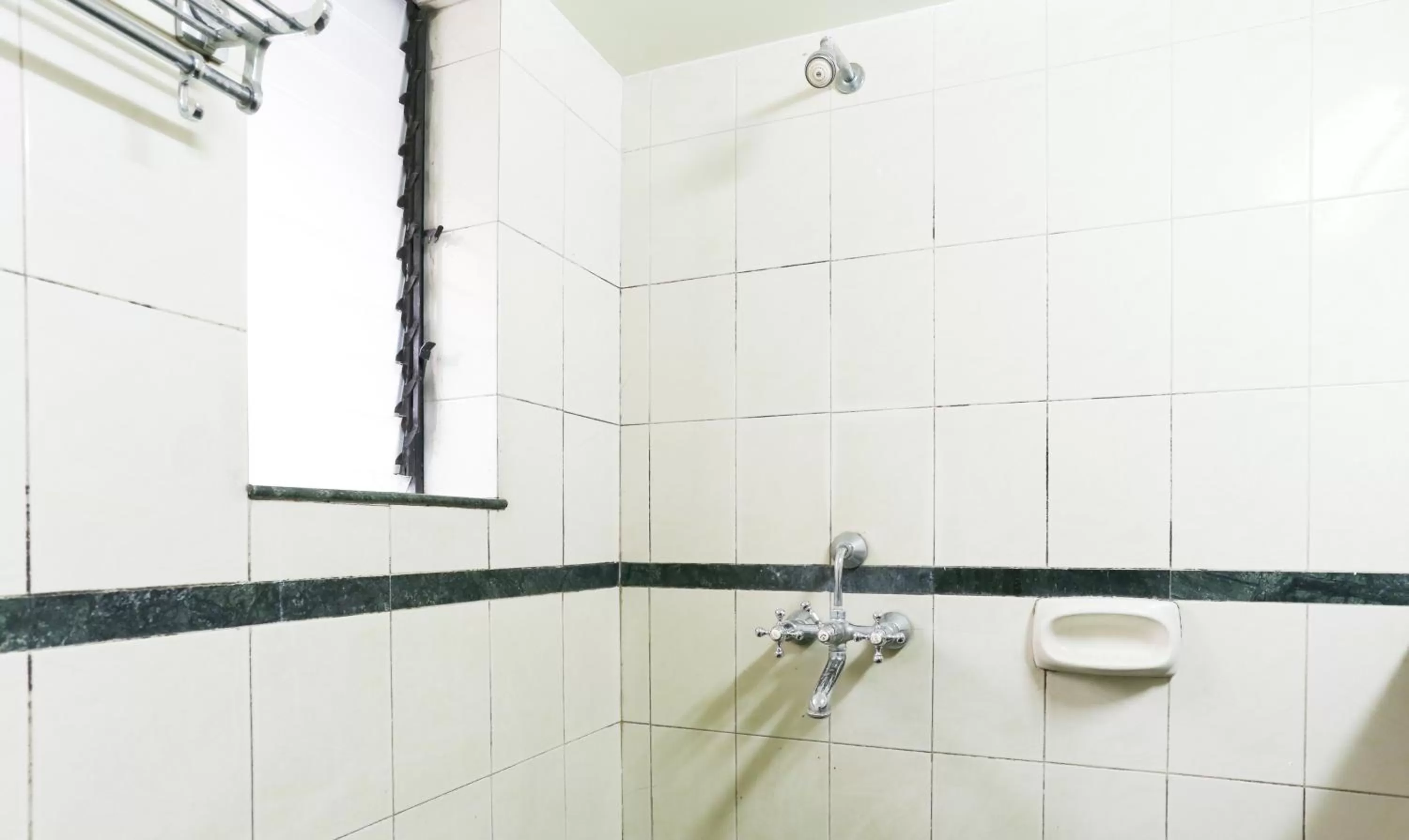 Bathroom in Itsy Hotels Hill View Ex