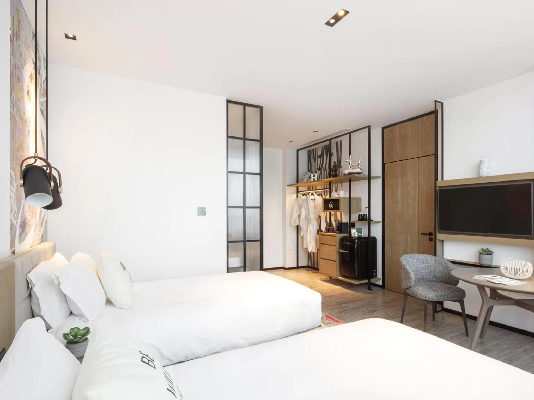 Shower, Bed in Zabeel House The Greens by Jumeirah