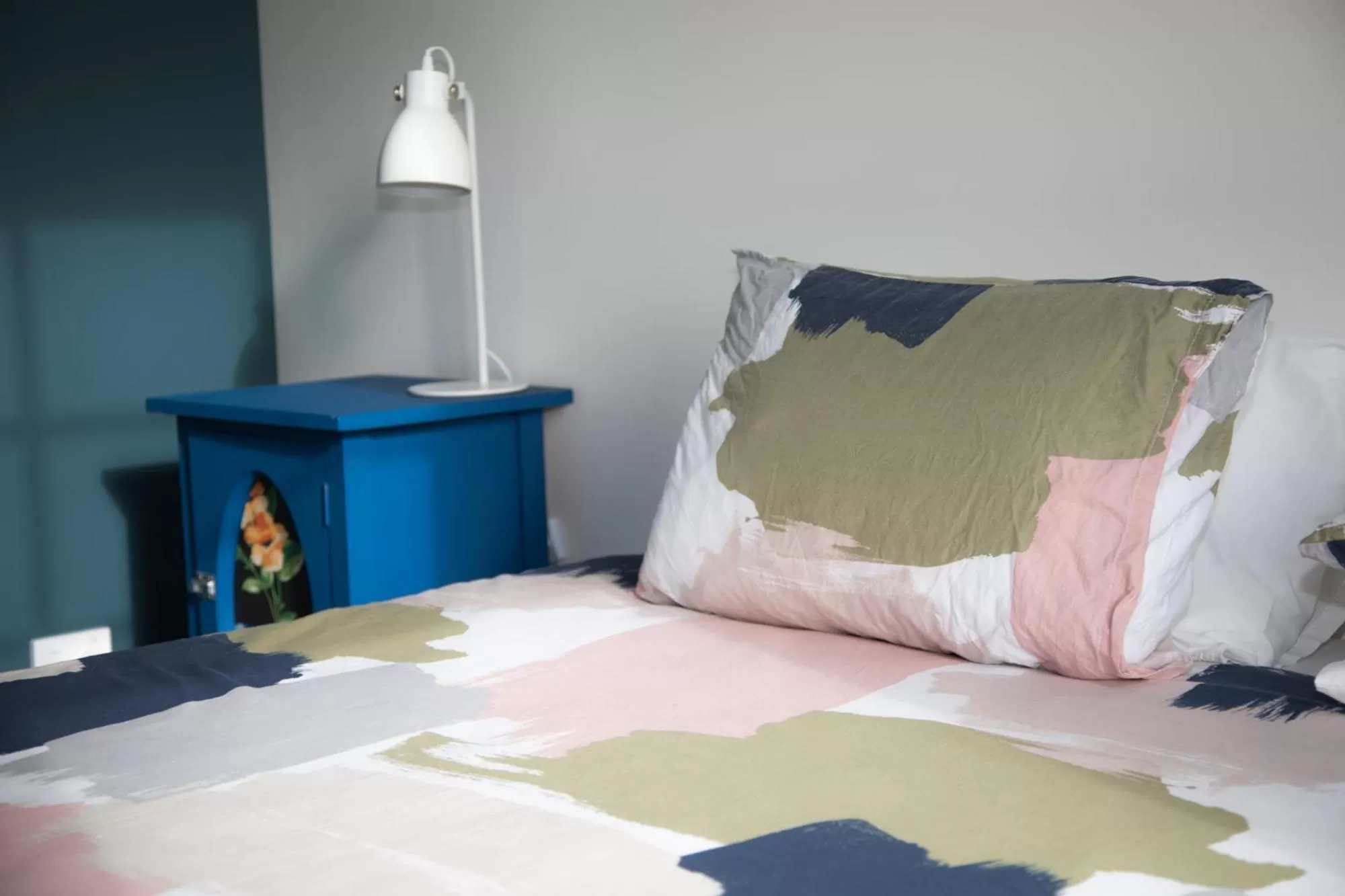 Bedroom, Bed in The Brown Pub