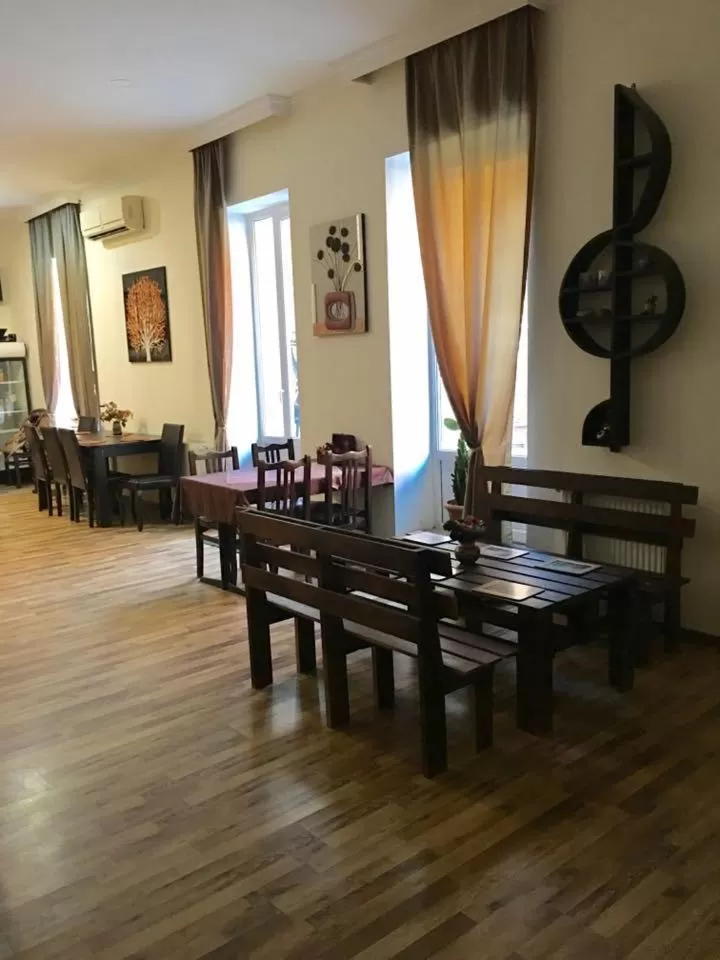 Restaurant/Places to Eat in Hotel Newland