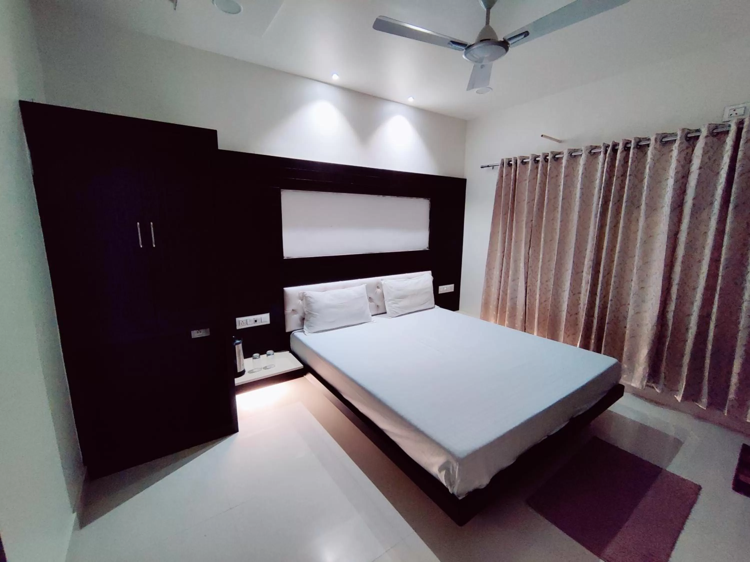 Bed in Abu Inn, Mount Abu - The Luxury Boutique Stay