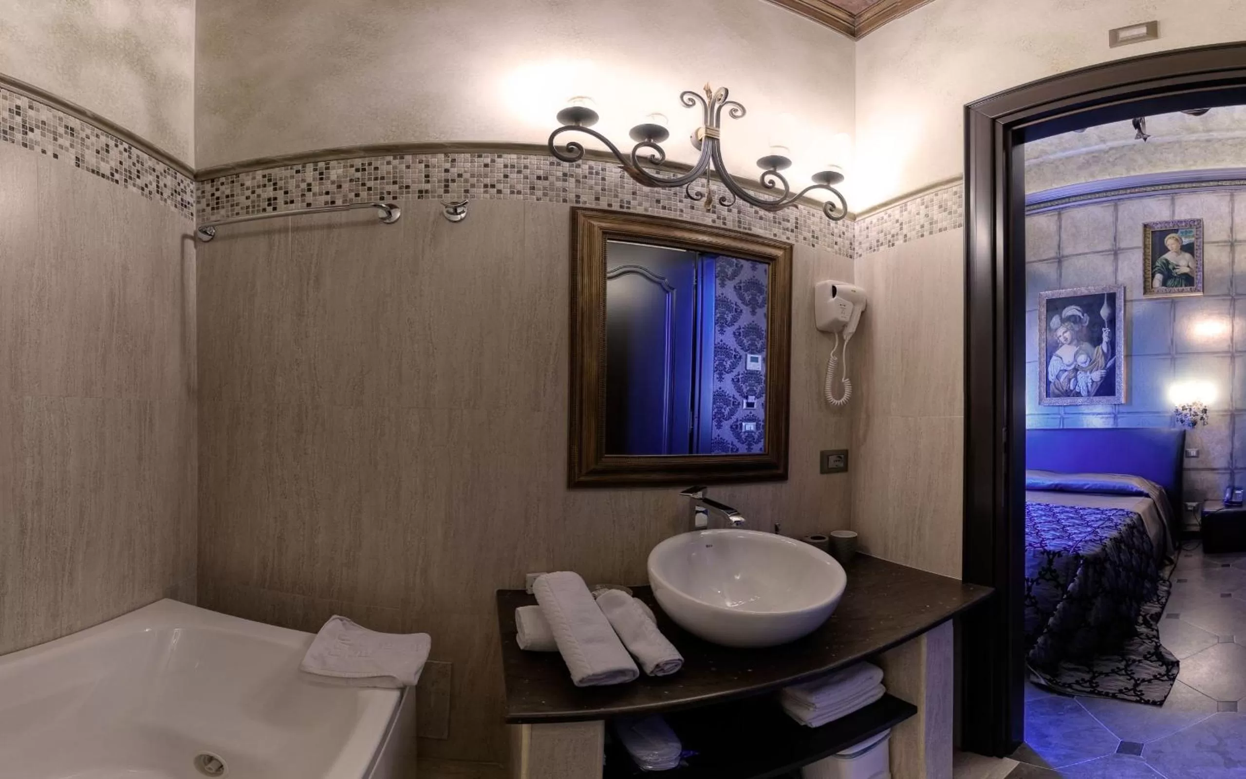 Bathroom, Bed in Antica Dimora Delle Cinque Lune