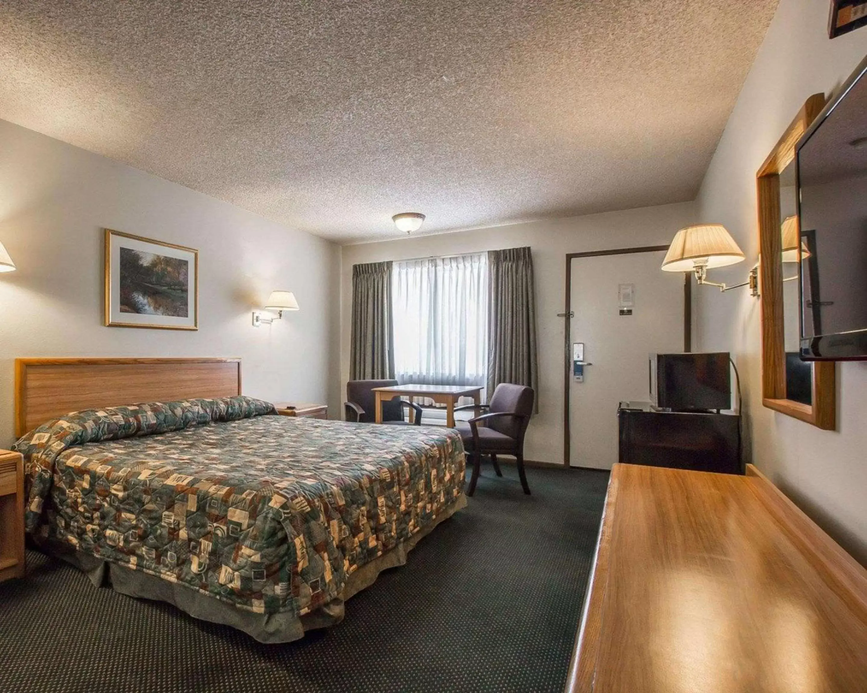 King Room - Non-Smoking in Palm Inn Hotel near Tyler Mall Riverside King Room - Non-Smoking in Palm Inn Hotel near Tyler Mall Riverside