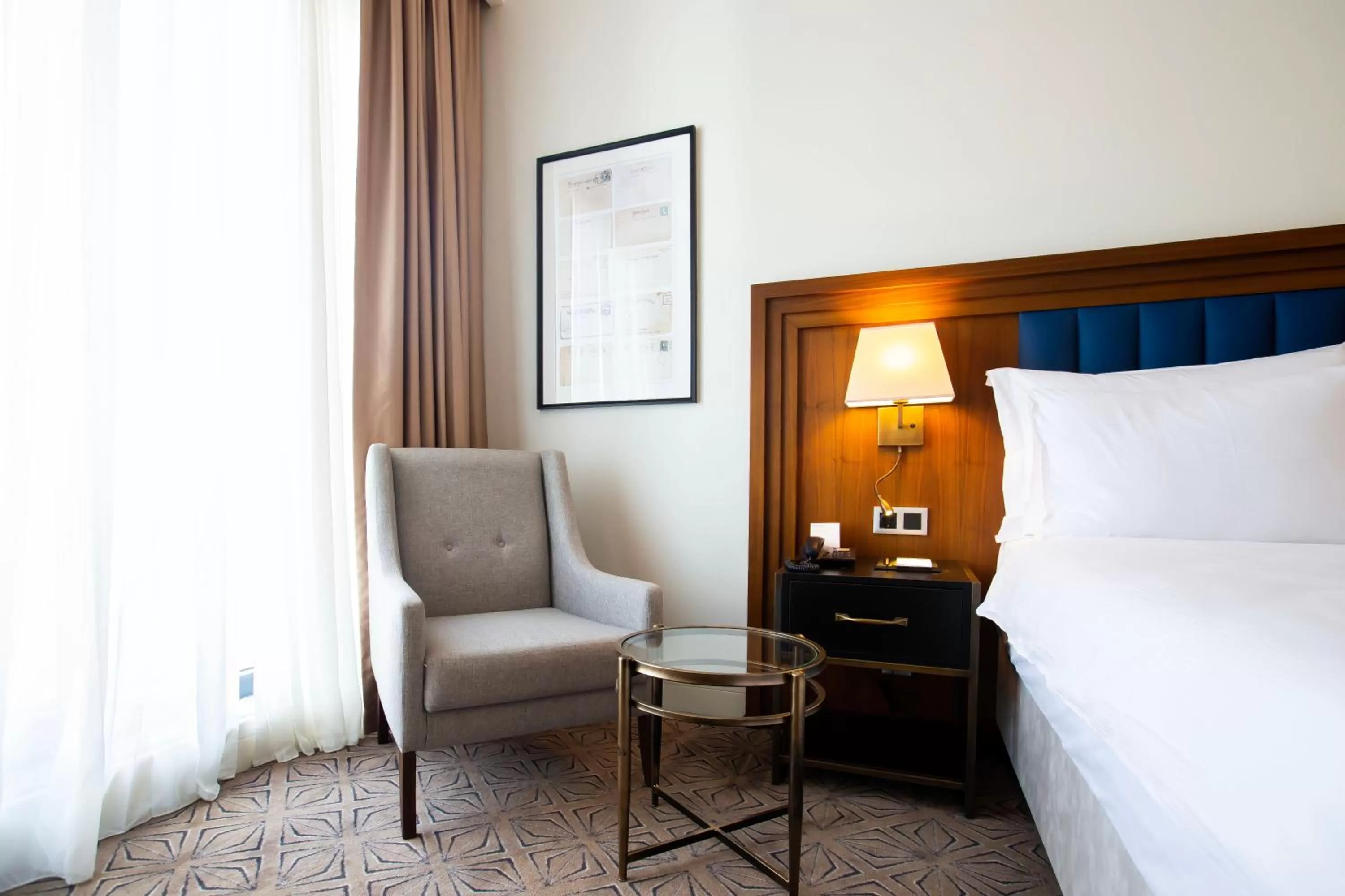 Seating area, Bed in Ramada Plaza Sultanahmet