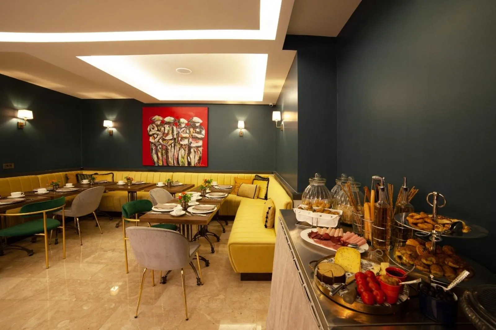 Restaurant/places to eat in The Fox Hotel