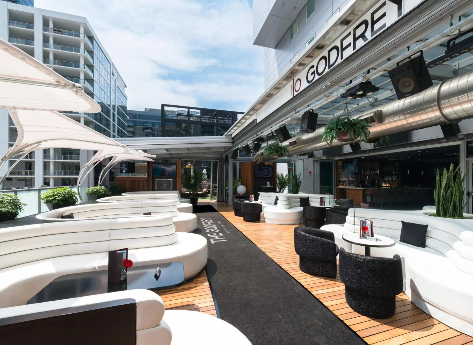 Lounge or bar in Godfrey Hotel Chicago