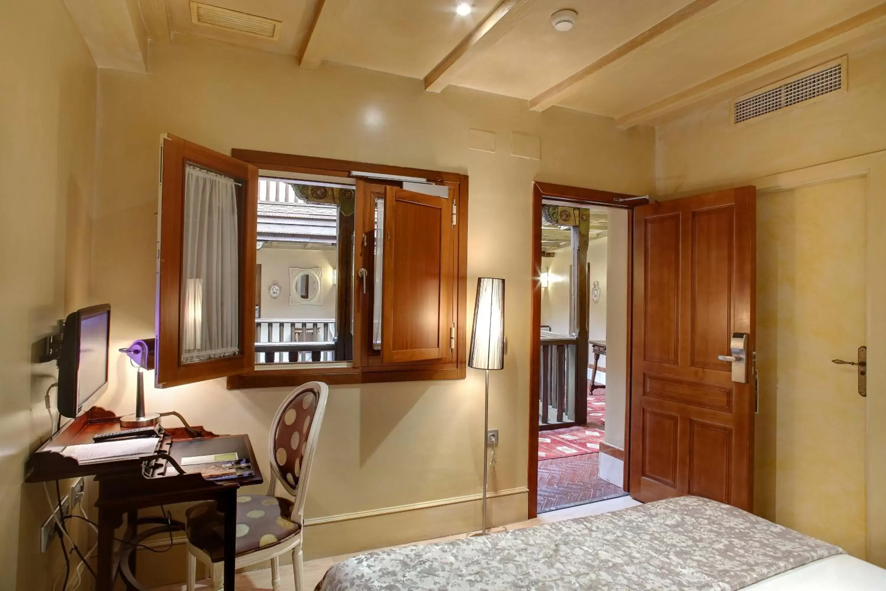 Small Double Room in Sacristia de Santa Ana Small Double Room in Sacristia de Santa Ana