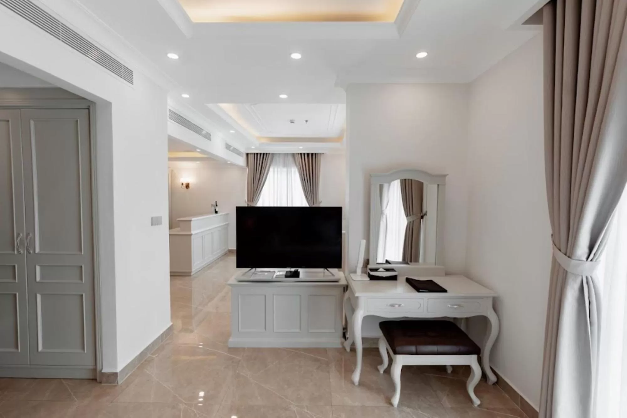 TV and multimedia, TV/Entertainment Center in MerPerle Beach Hotel