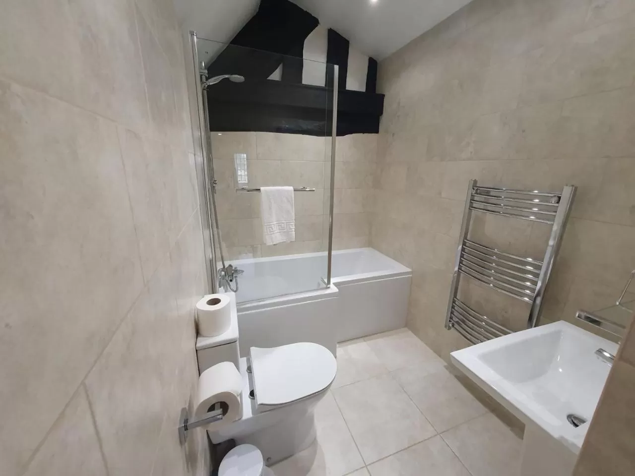 Old Court Hotel & Apartments