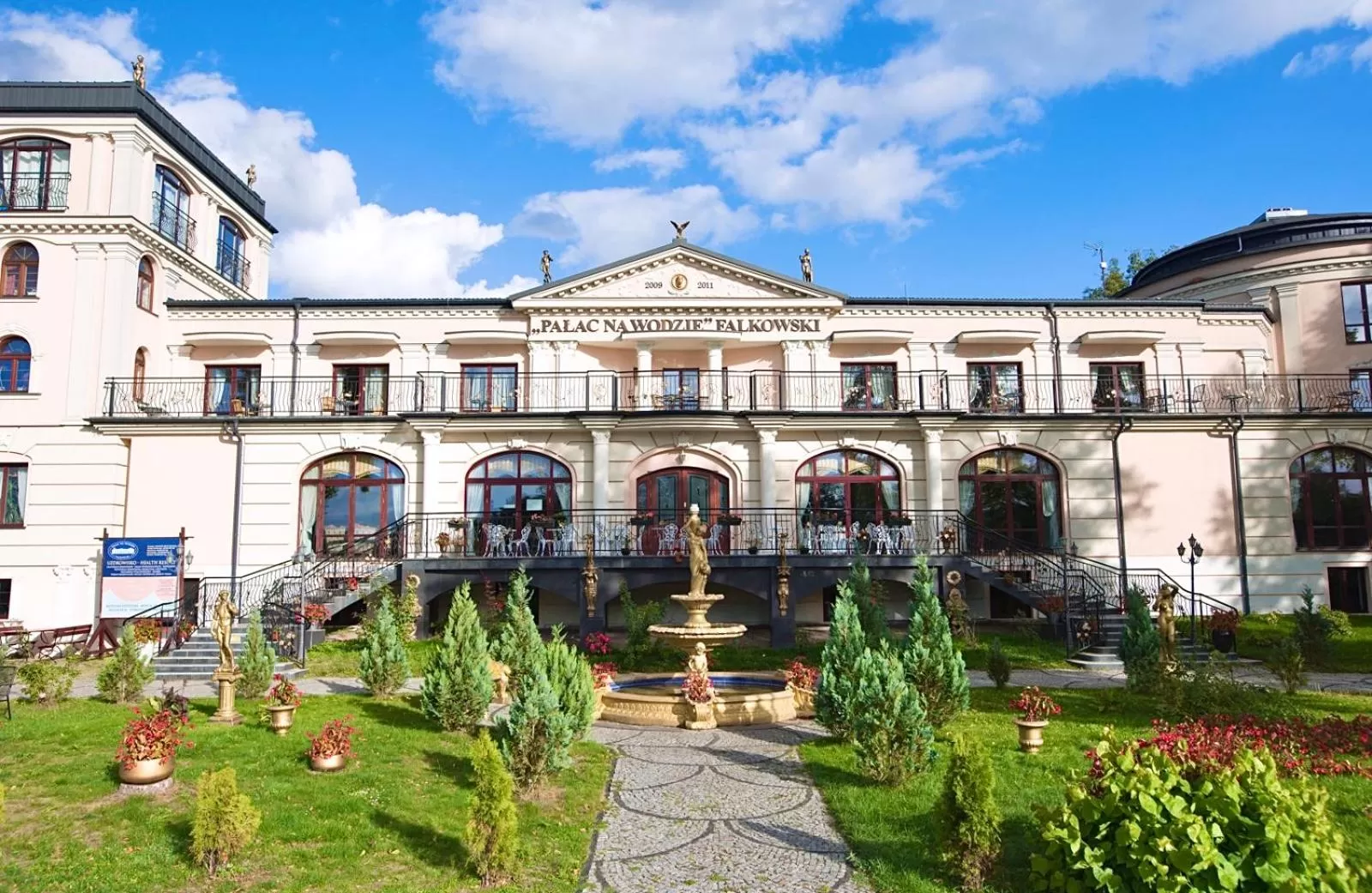 Property Building in Pałac na wodzie Falkowski Medical & SPA & Conference