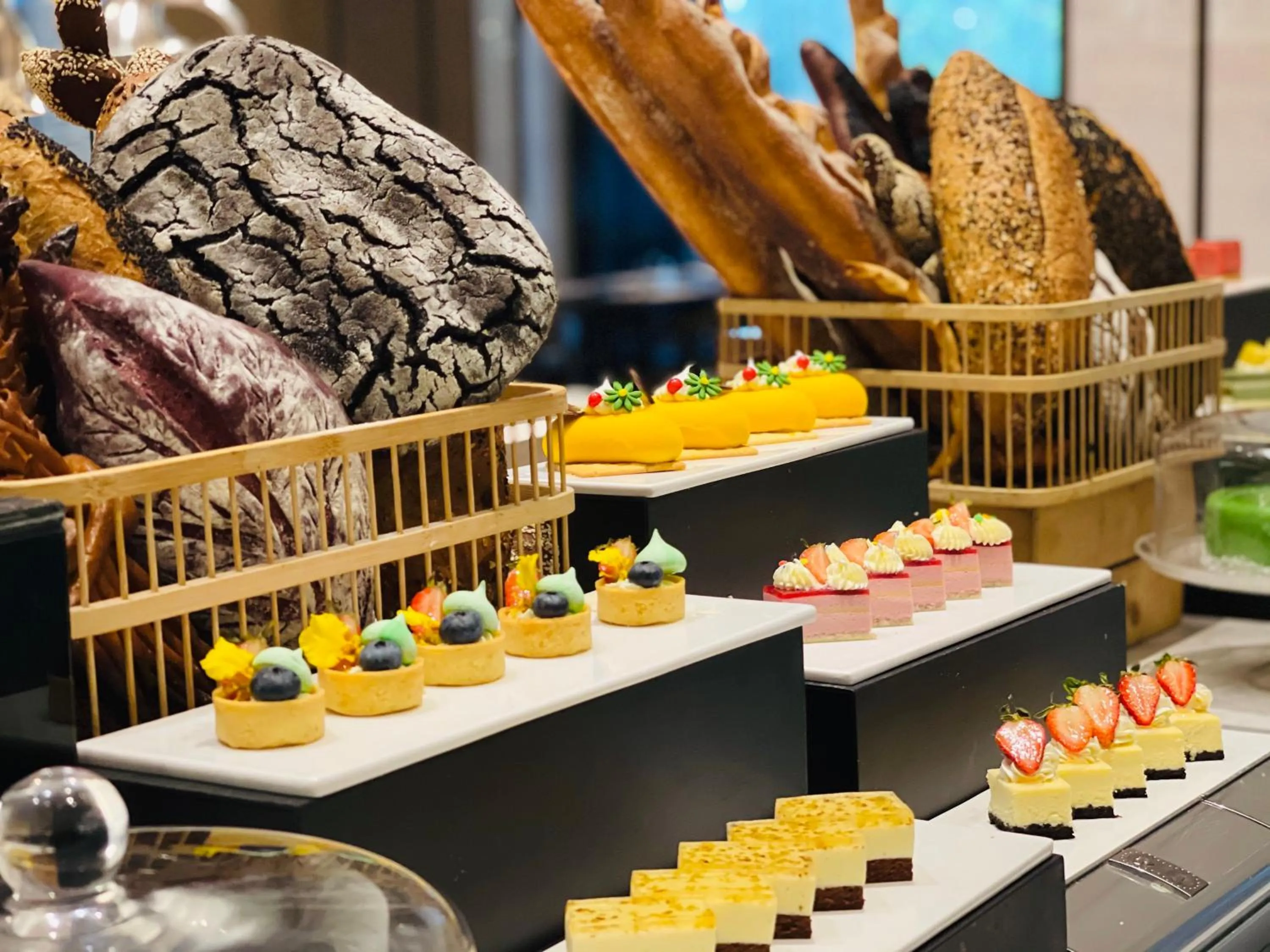 Restaurant/places to eat in Crowne Plaza Kunshan by IHG