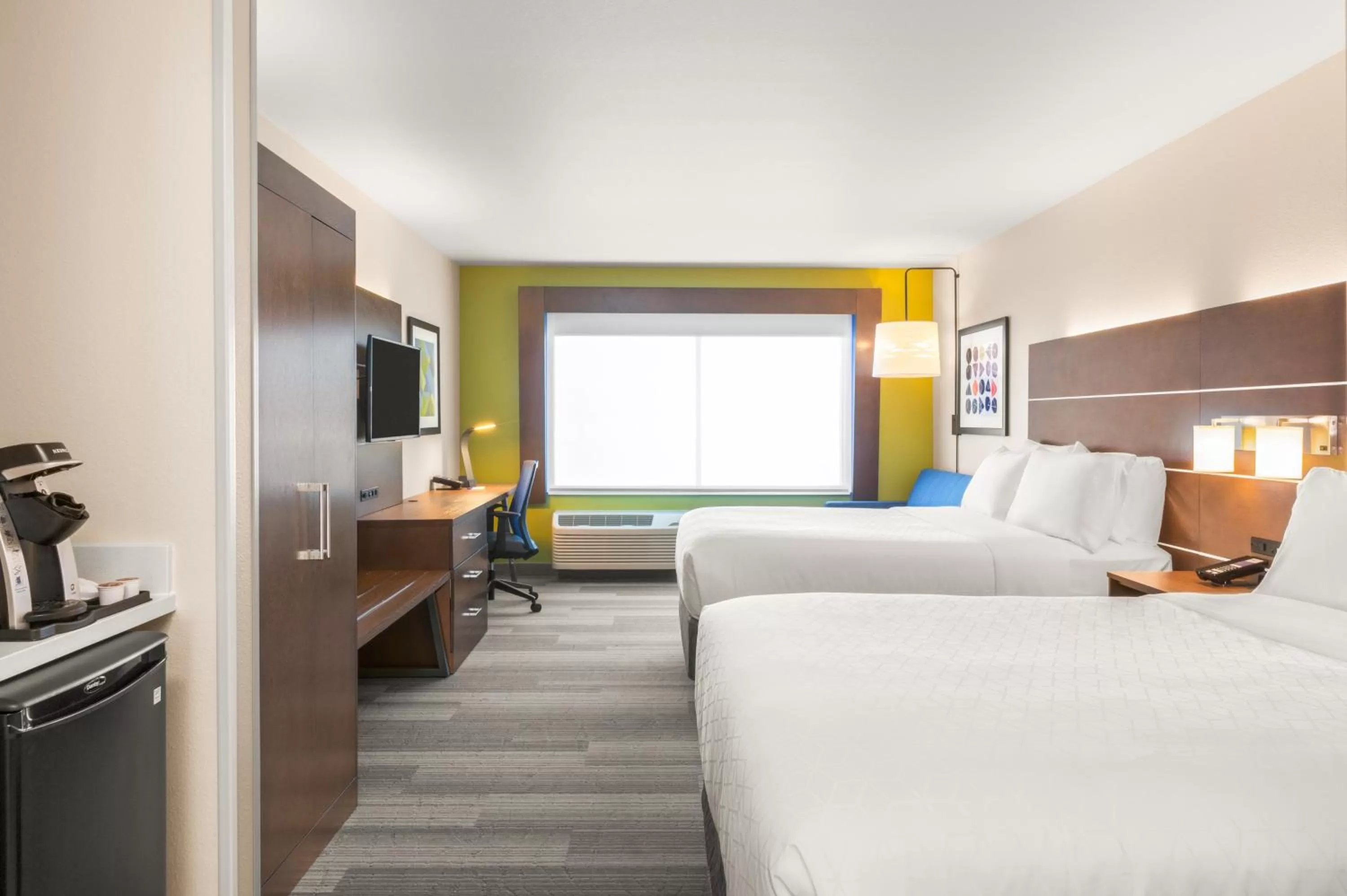 Photo of the whole room, Bed in Holiday Inn Express & Suites - Union Gap - Yakima Area by IHG