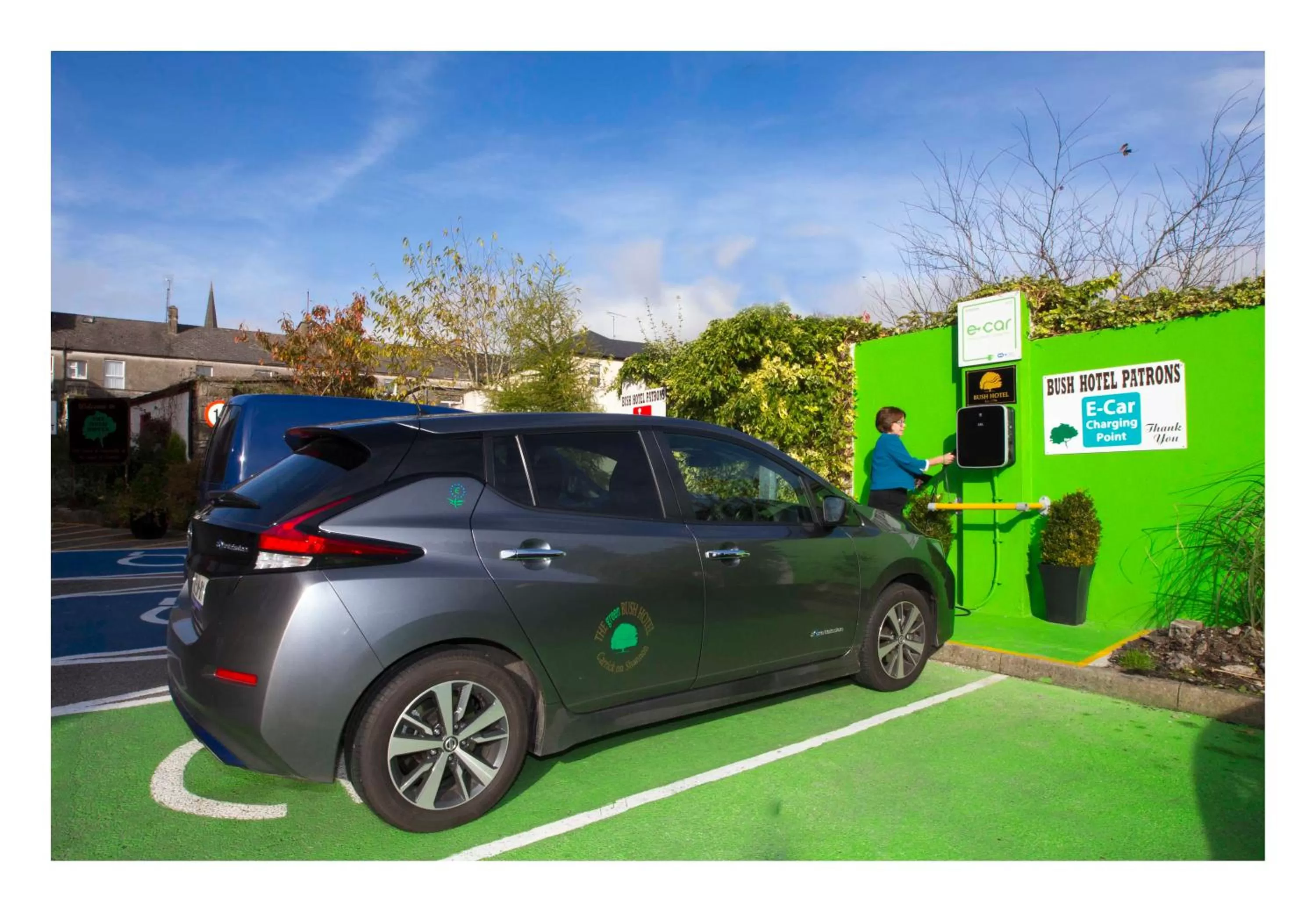 Area and facilities in Bush Hotel