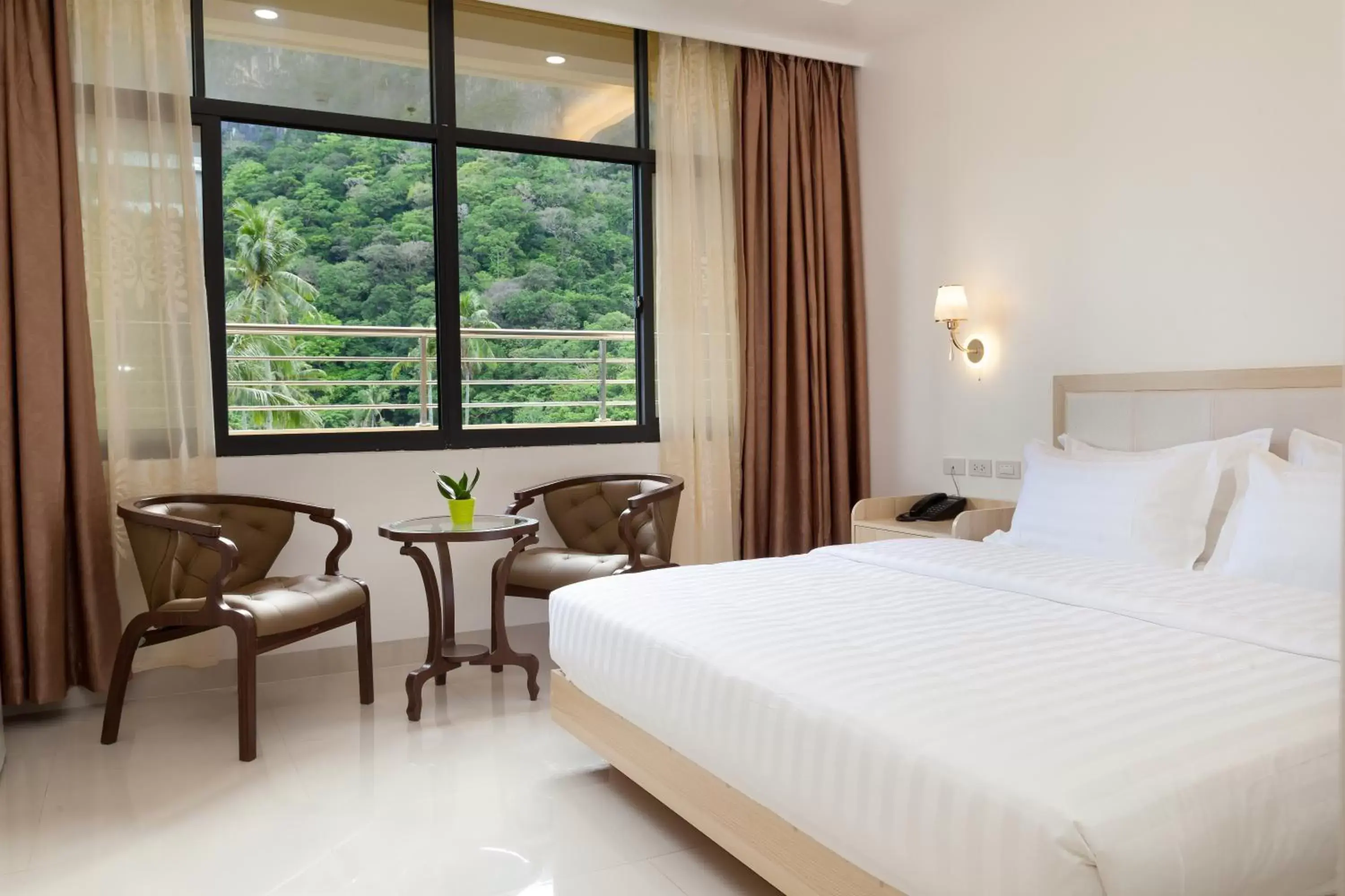 Deluxe Queen Room in One El Nido Suite Deluxe Queen Room in One El Nido Suite