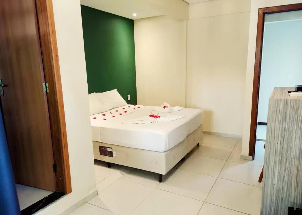 Bedroom, Bathroom in i9 Quixaba Flat