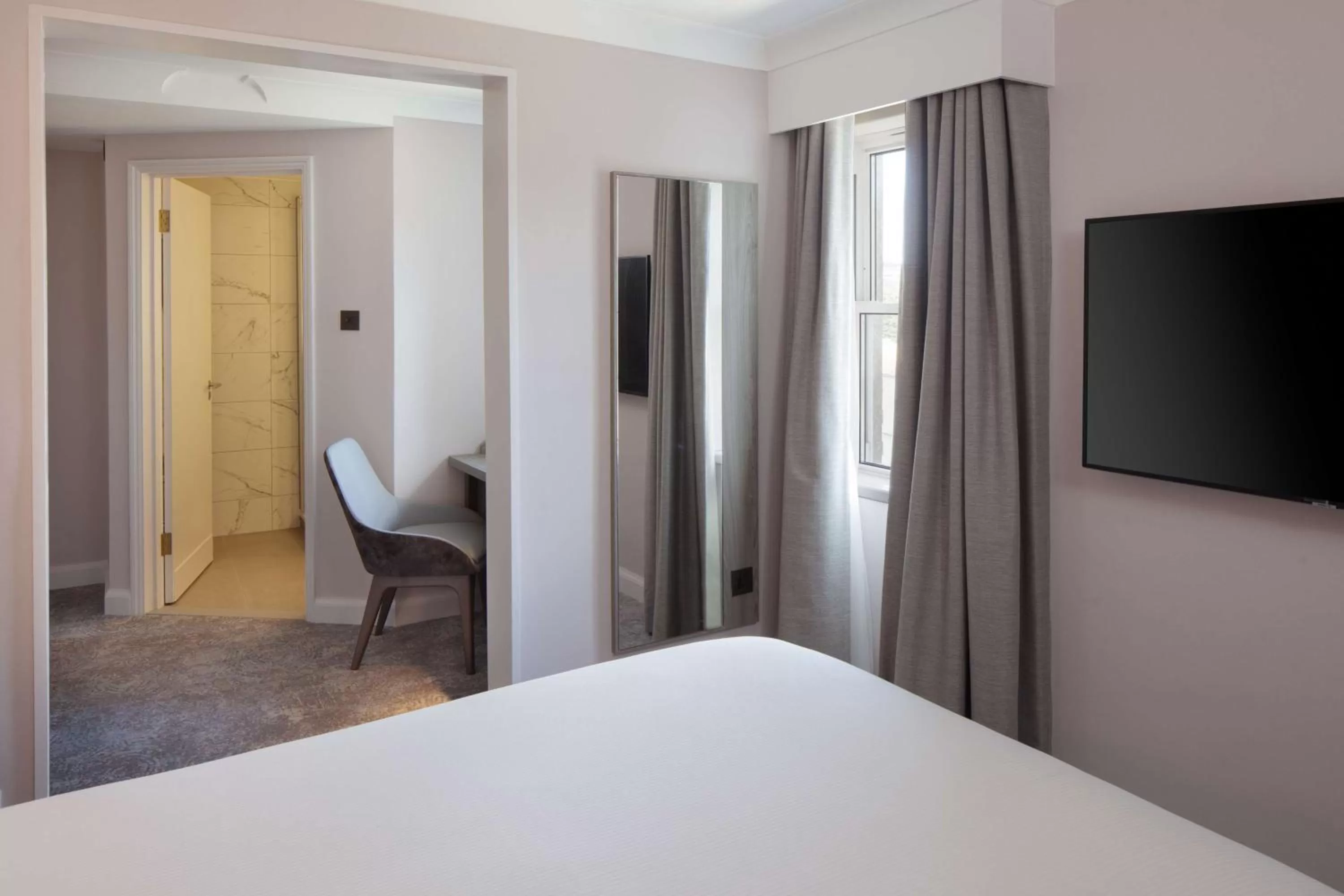 Bedroom, Bed in DoubleTree by Hilton Bath