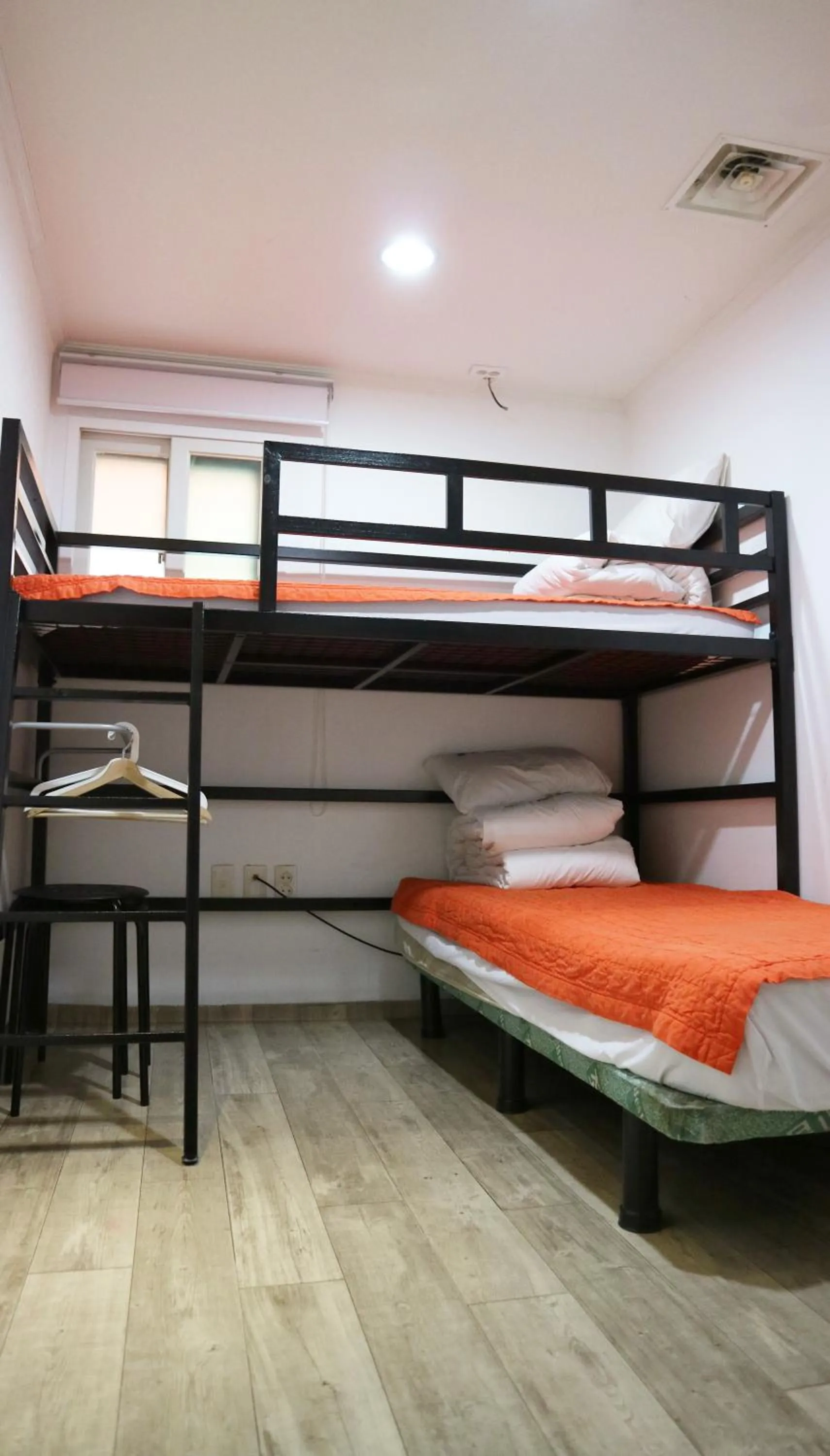 bunk bed, Bed in Hostel Korea - Original