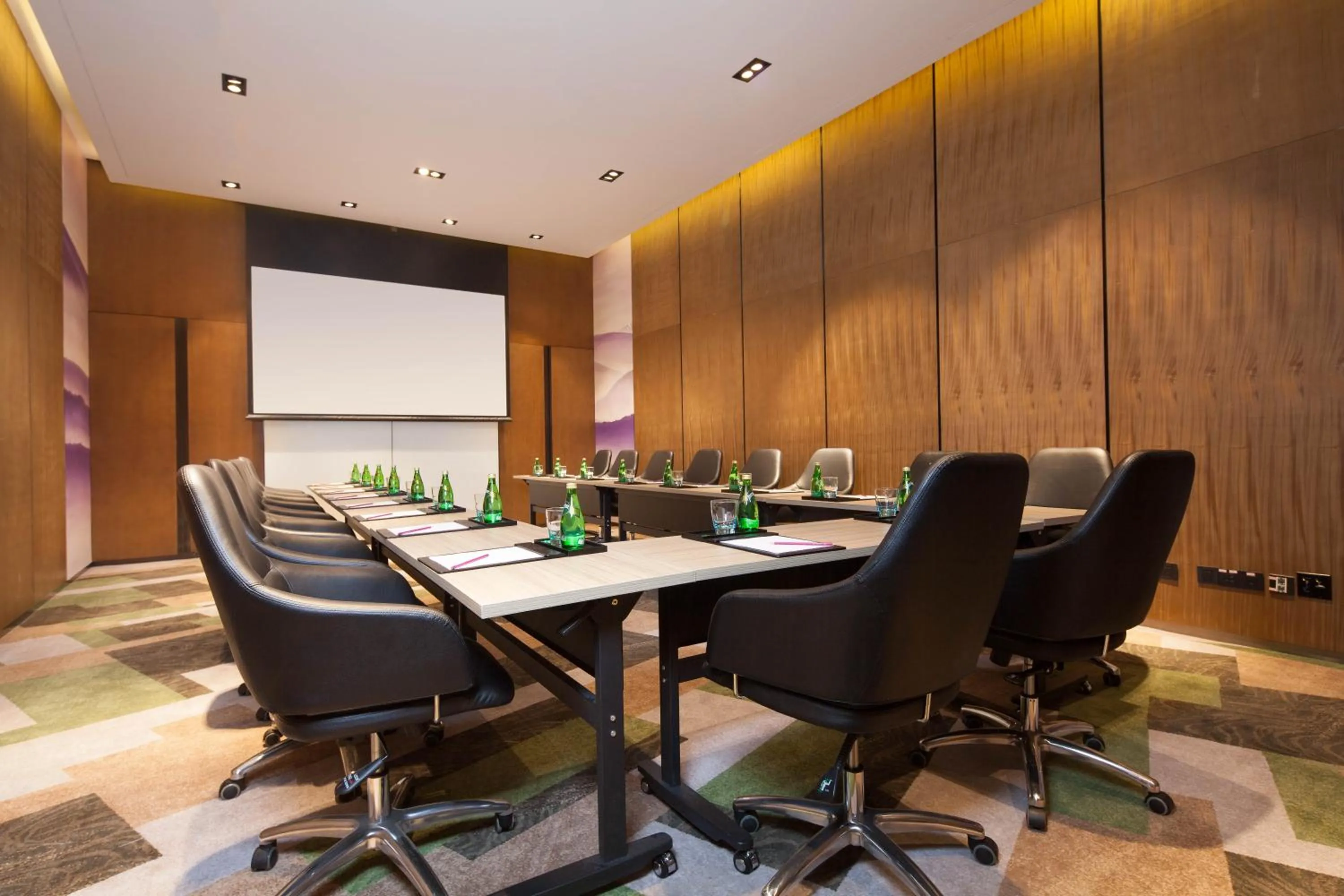 Meeting/conference room in Crowne Plaza Kunshan by IHG