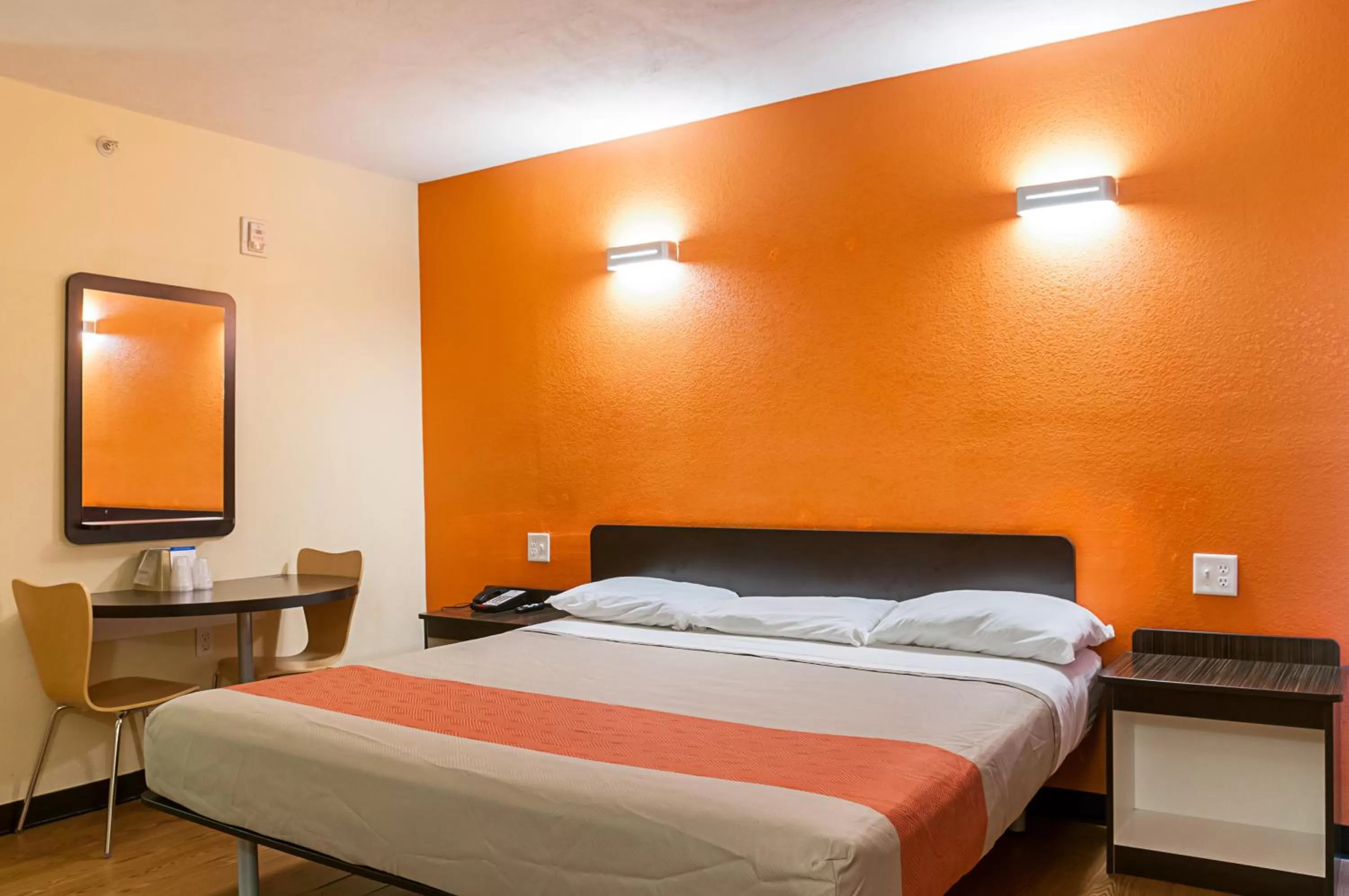 Bedroom, Bed in Motel 6-New Orleans, LA - Near Downtown