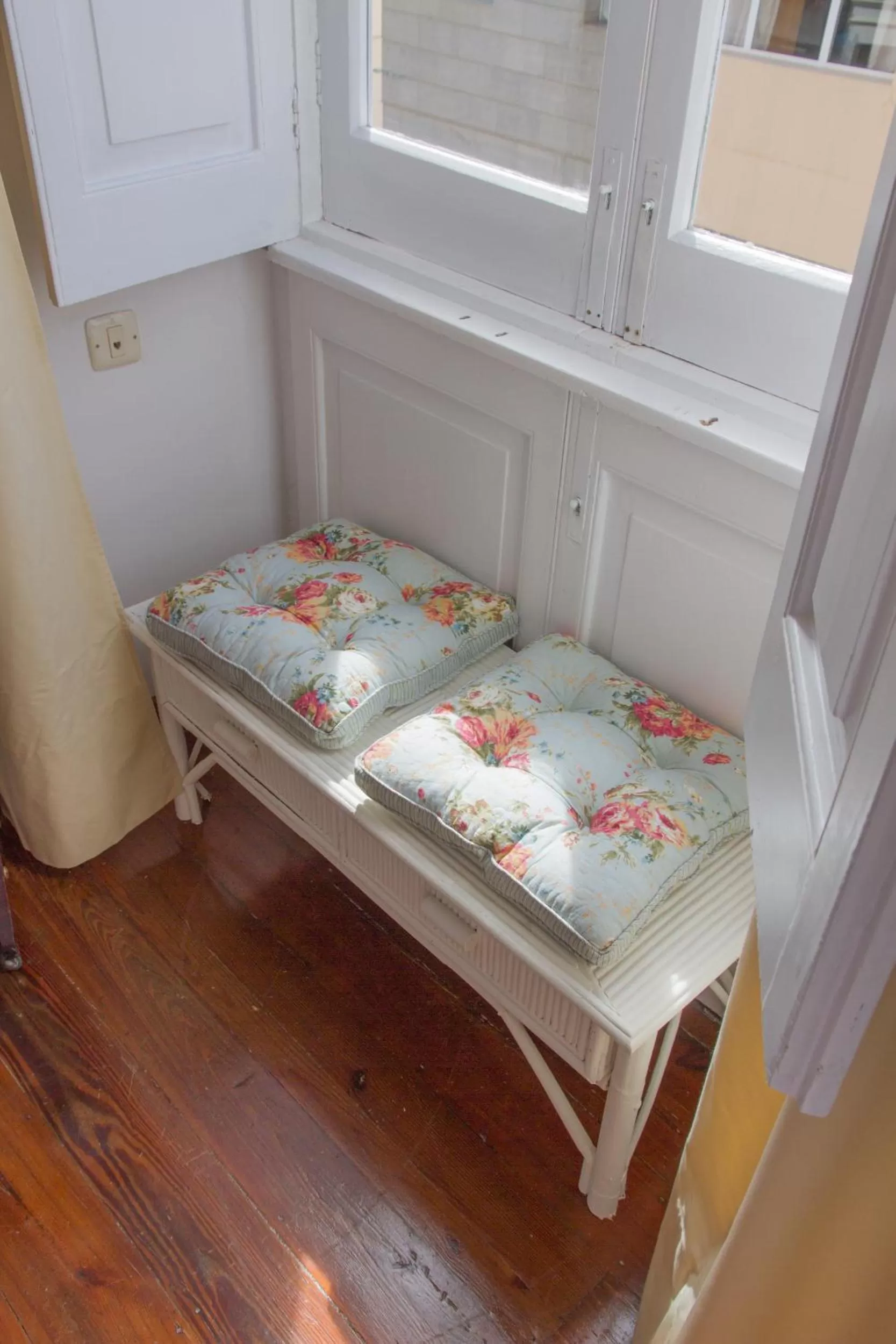 Decorative detail, Bed in Aminta Home