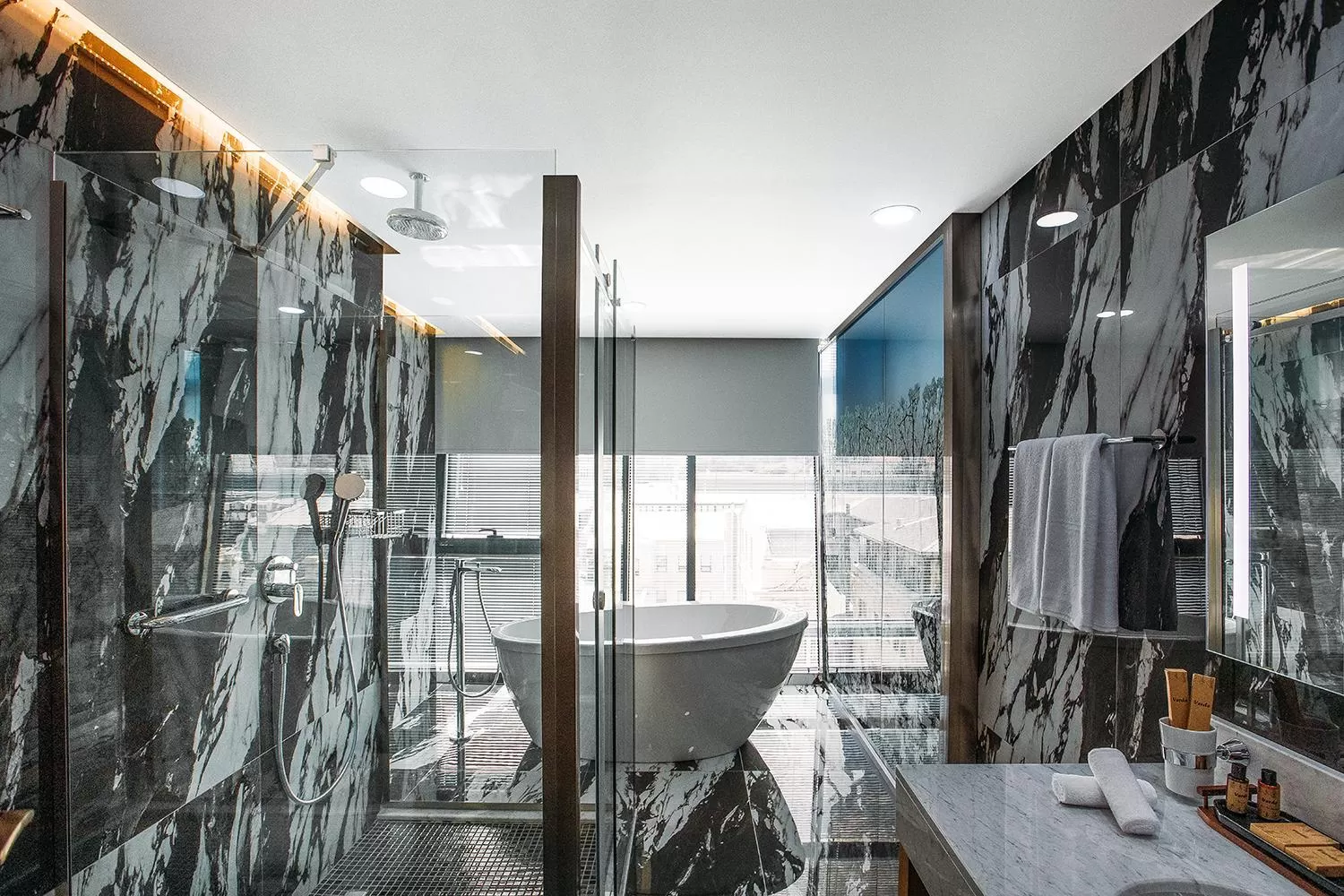 Bathroom in Marjan Plaza Hotel