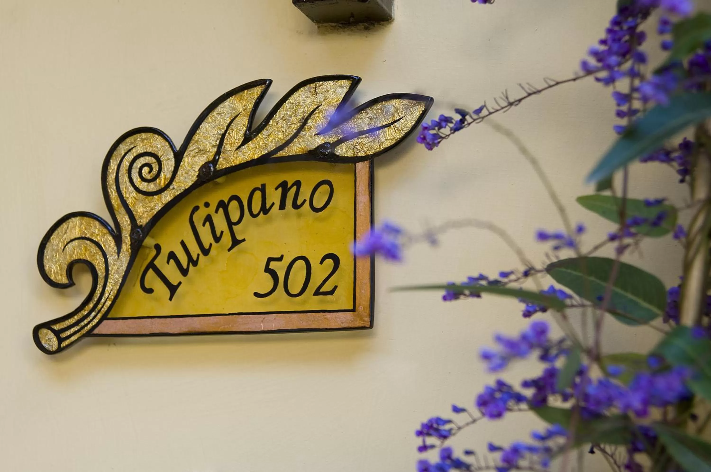 Decorative detail in Rome Garden Hotel