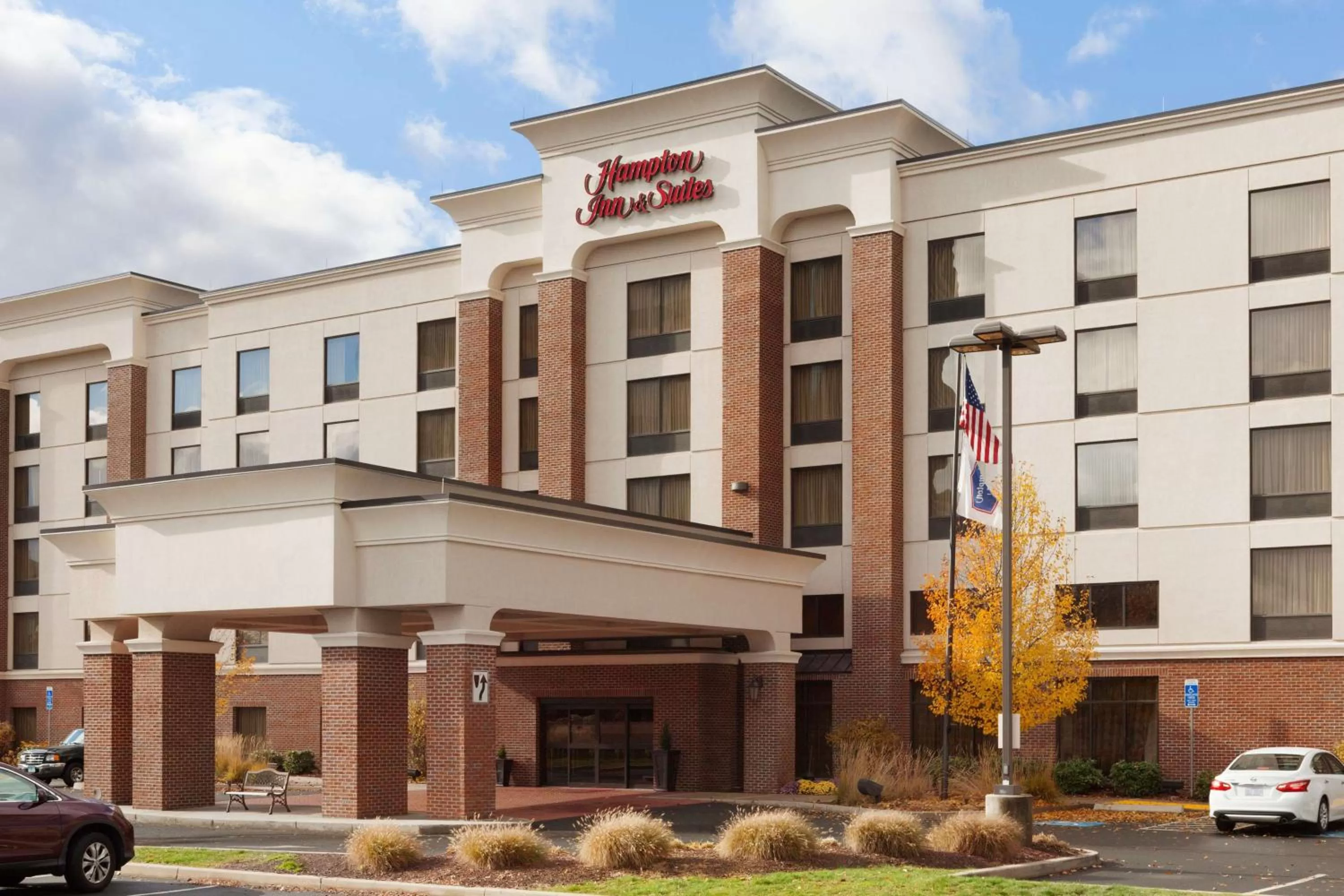 Property building in Hampton Inn & Suites East Hartford