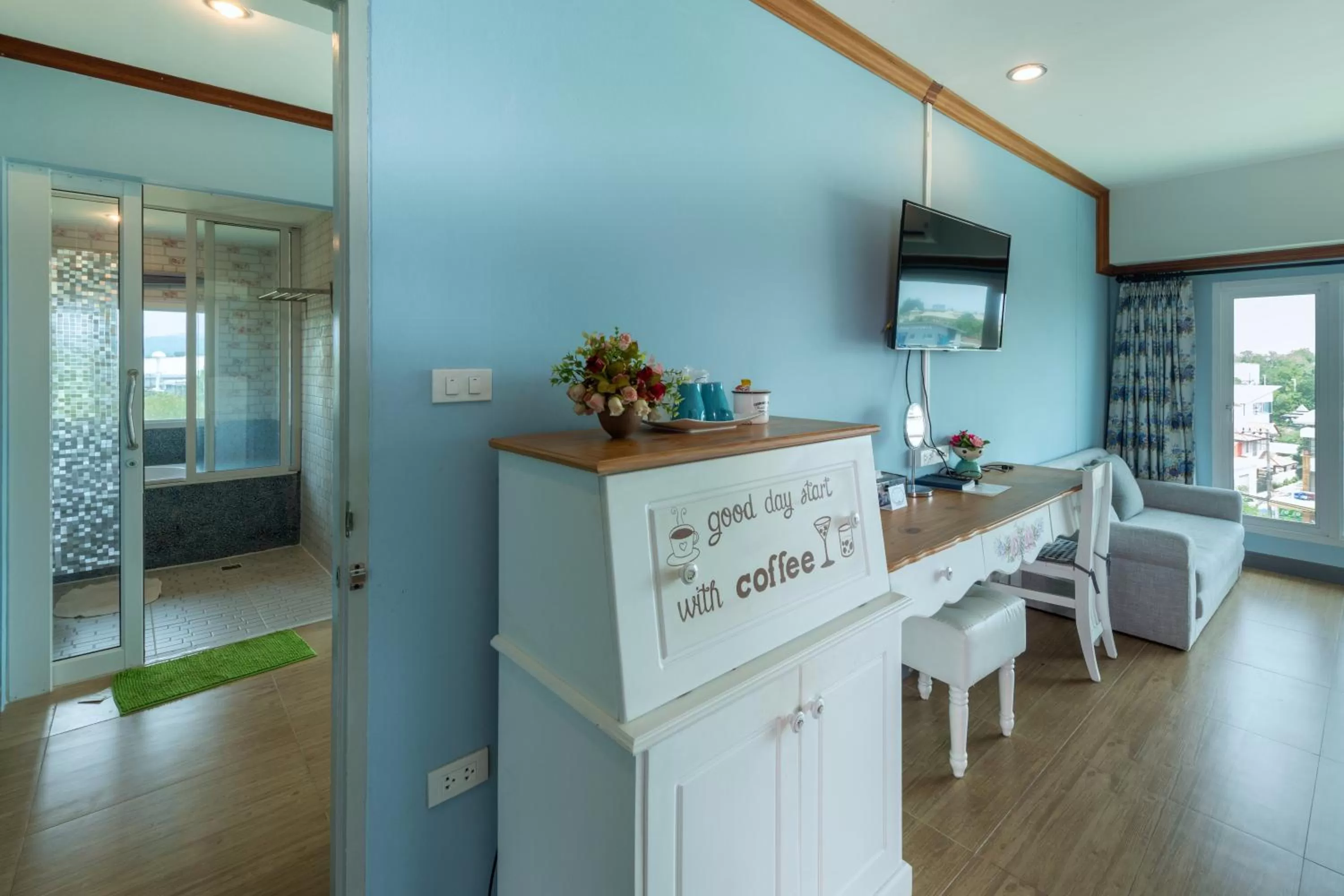 TV and multimedia in The Lilly Hotel