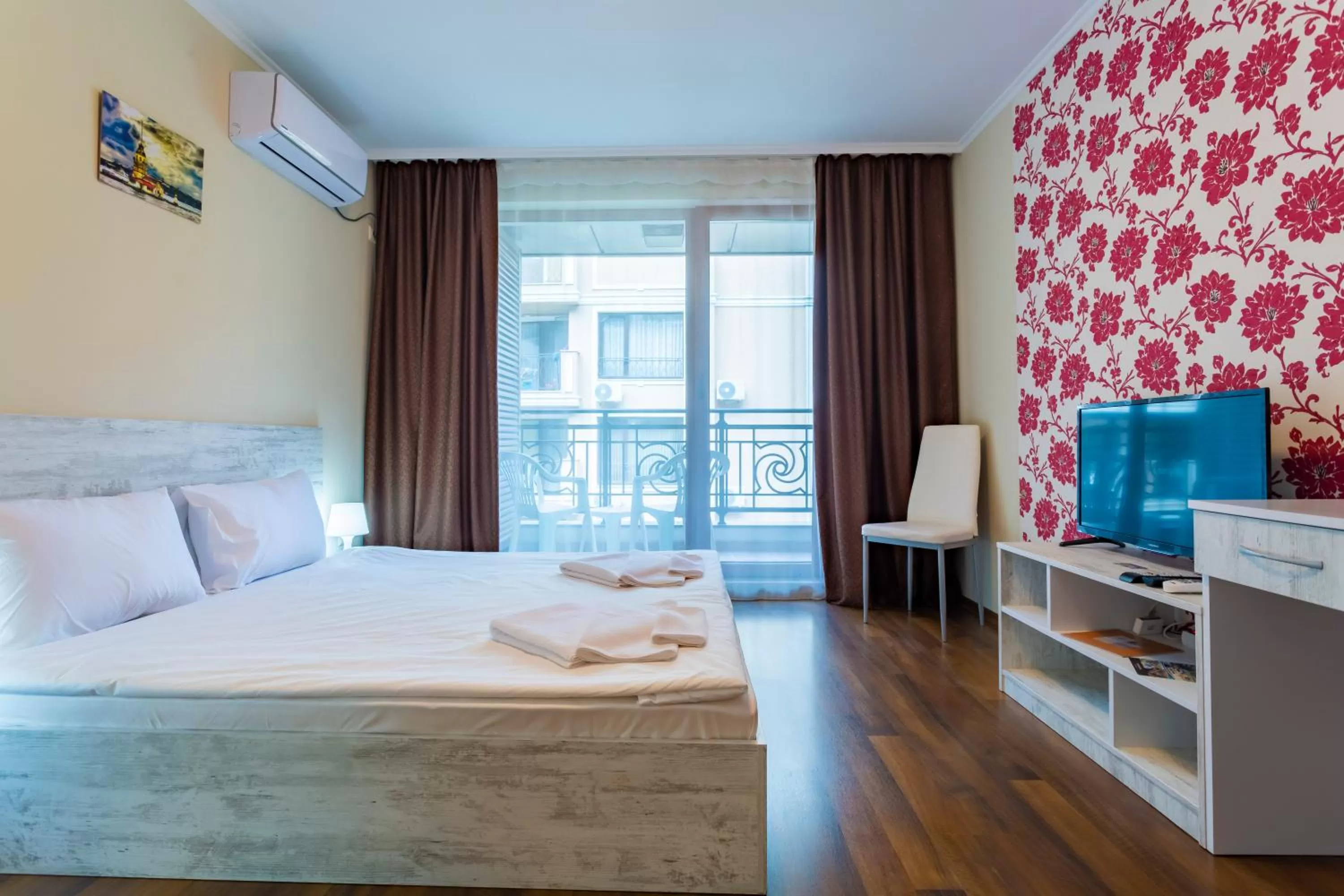 TV and multimedia, Bed in Rose Gardens Apart Hotel