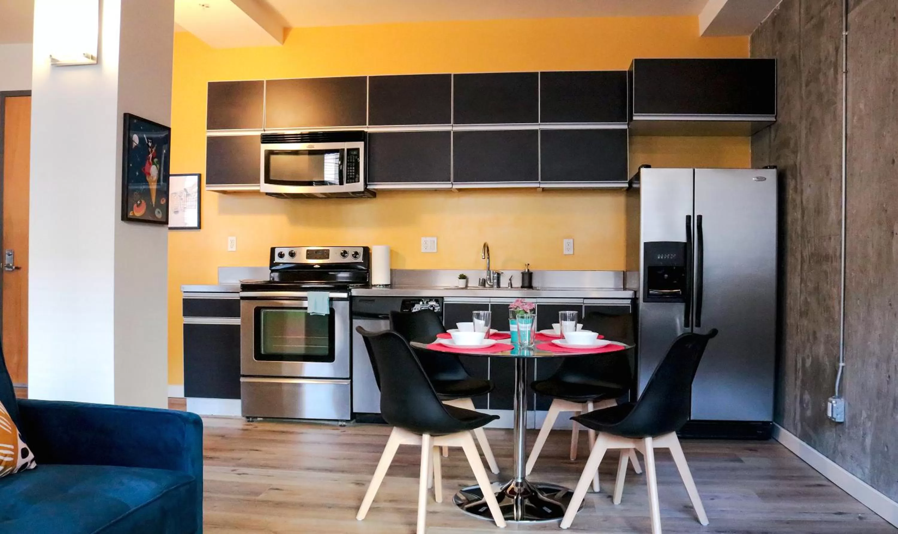 Kitchen or kitchenette, Kitchen/Kitchenette in The Haas Suites