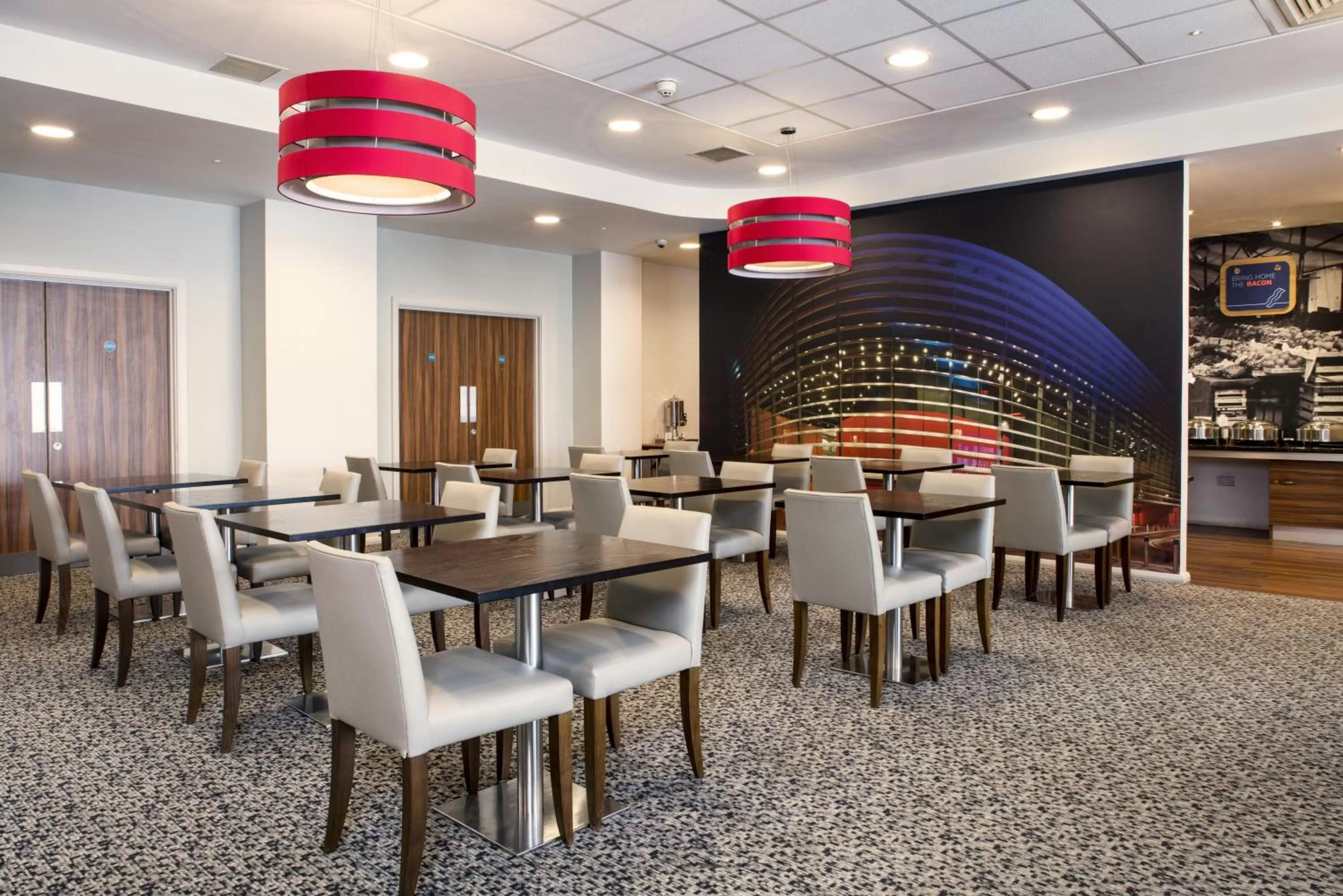 Restaurant/places to eat in Holiday Inn Express Leicester City by IHG