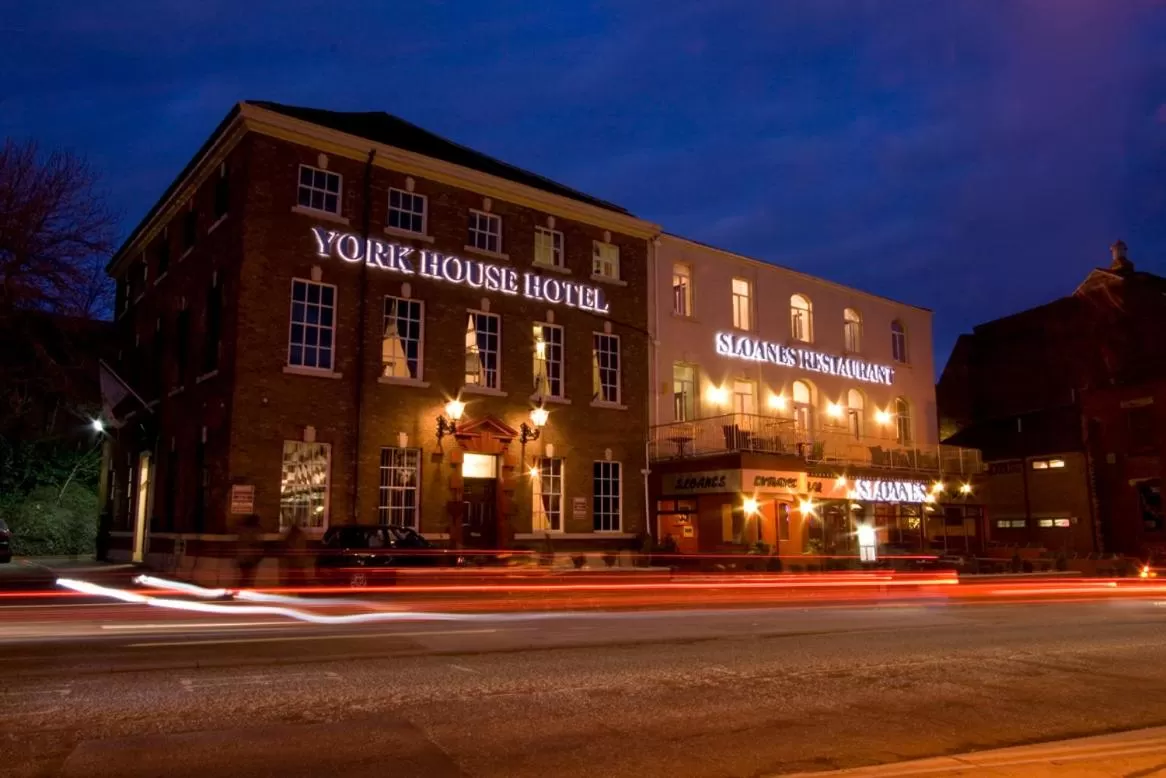 Facade/entrance in York House Hotel