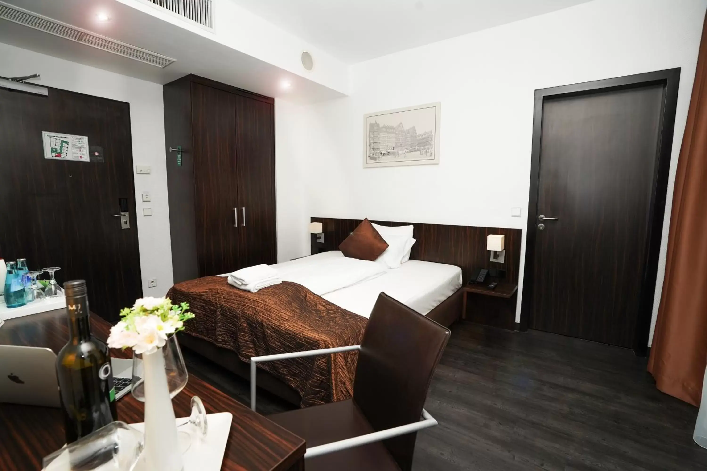 Deluxe Single Room in The Atrium Hotel Deluxe Single Room in The Atrium Hotel