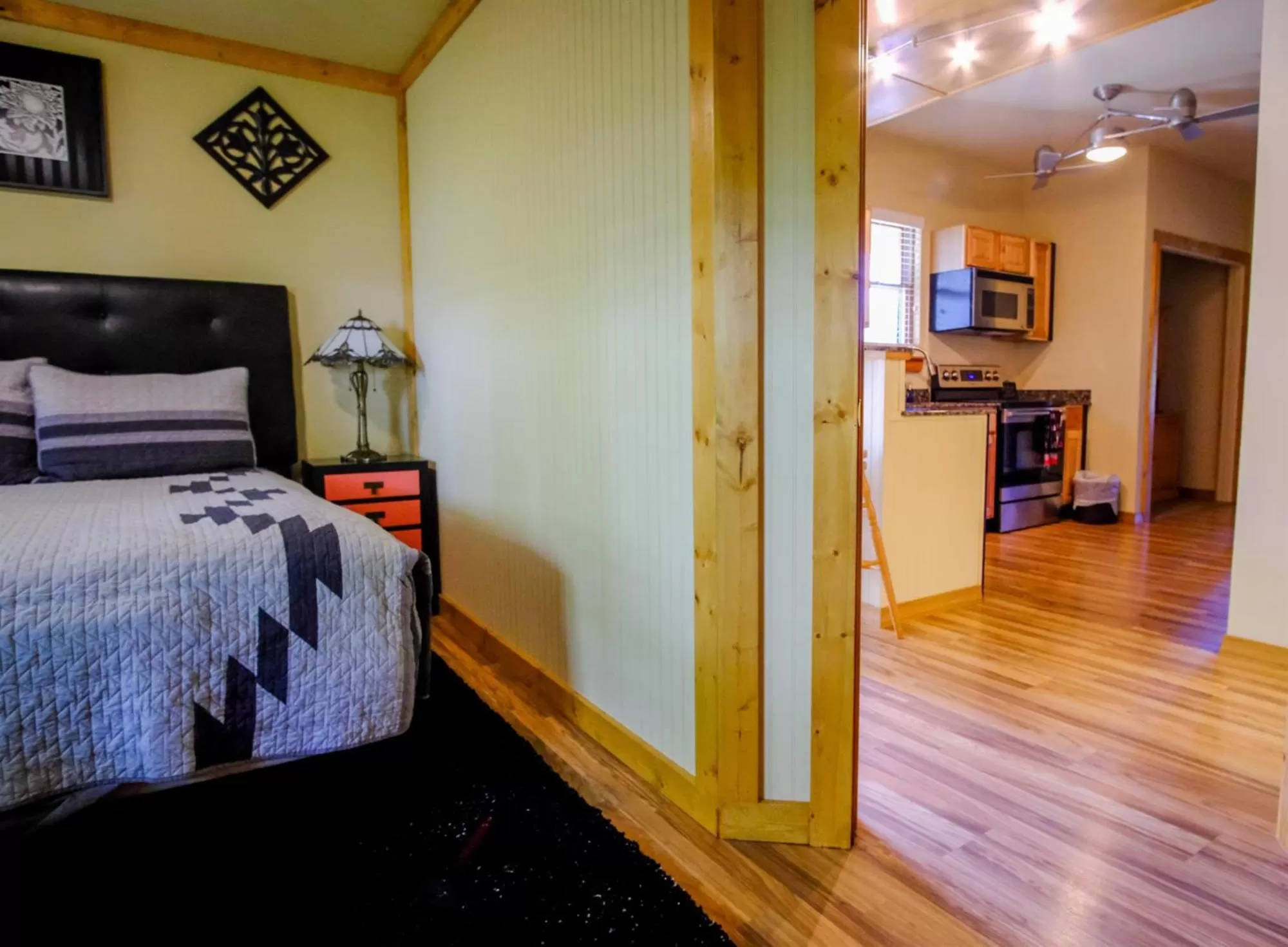 Bed in All Seasons Inn