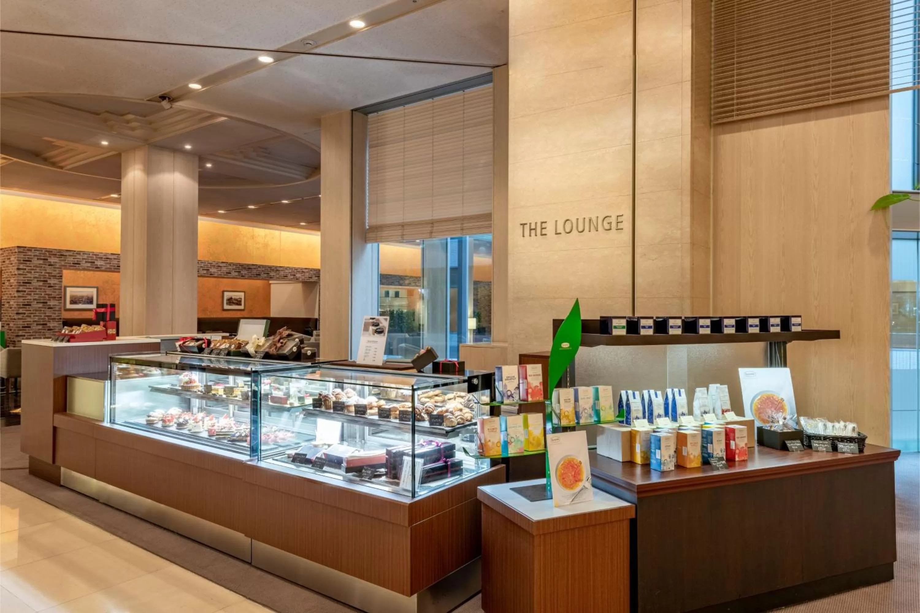 Lounge or bar in ANA Crowne Plaza Kobe by IHG