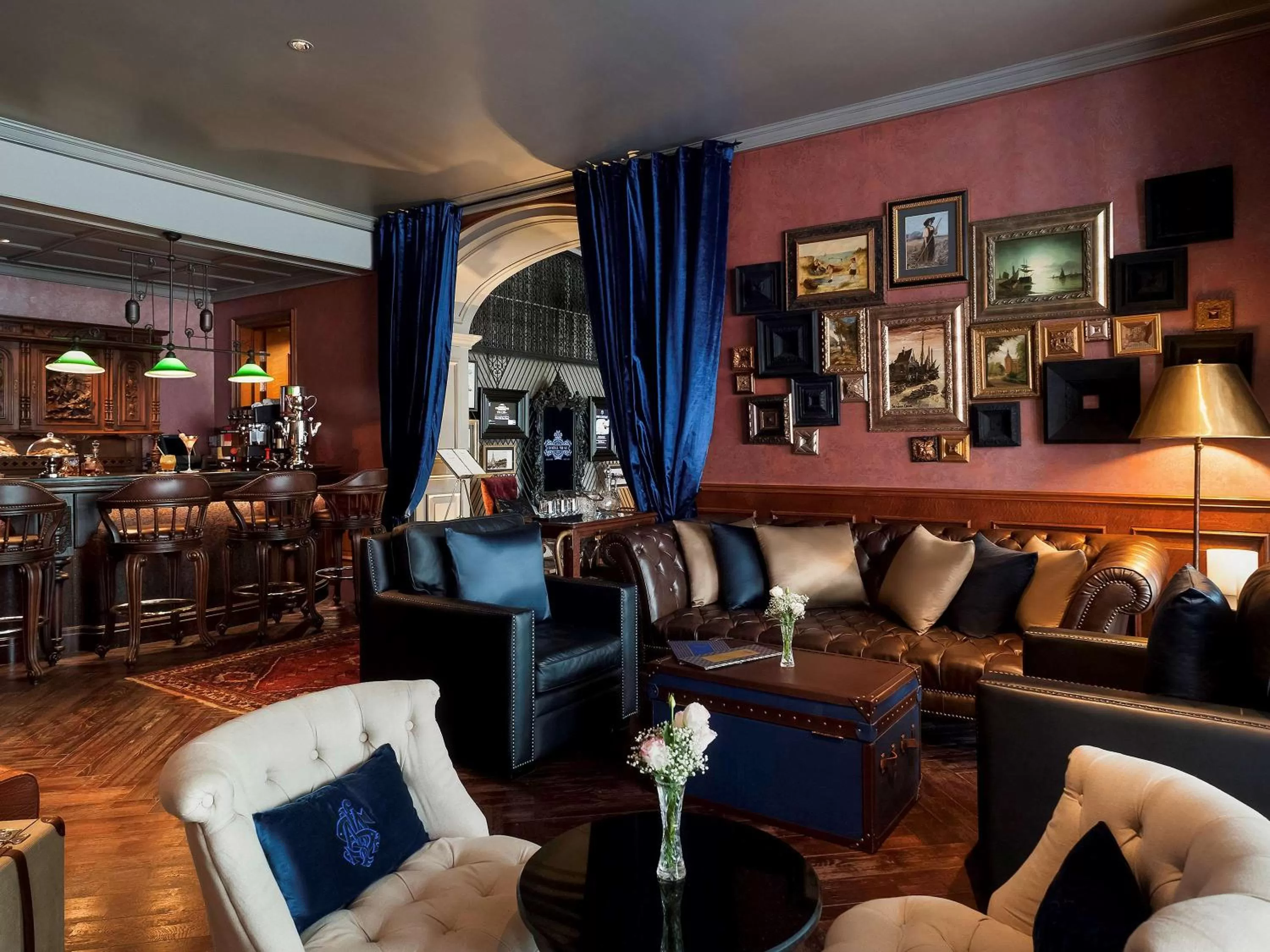 Lounge or bar in Hotel Muse Bangkok Langsuan - MGallery