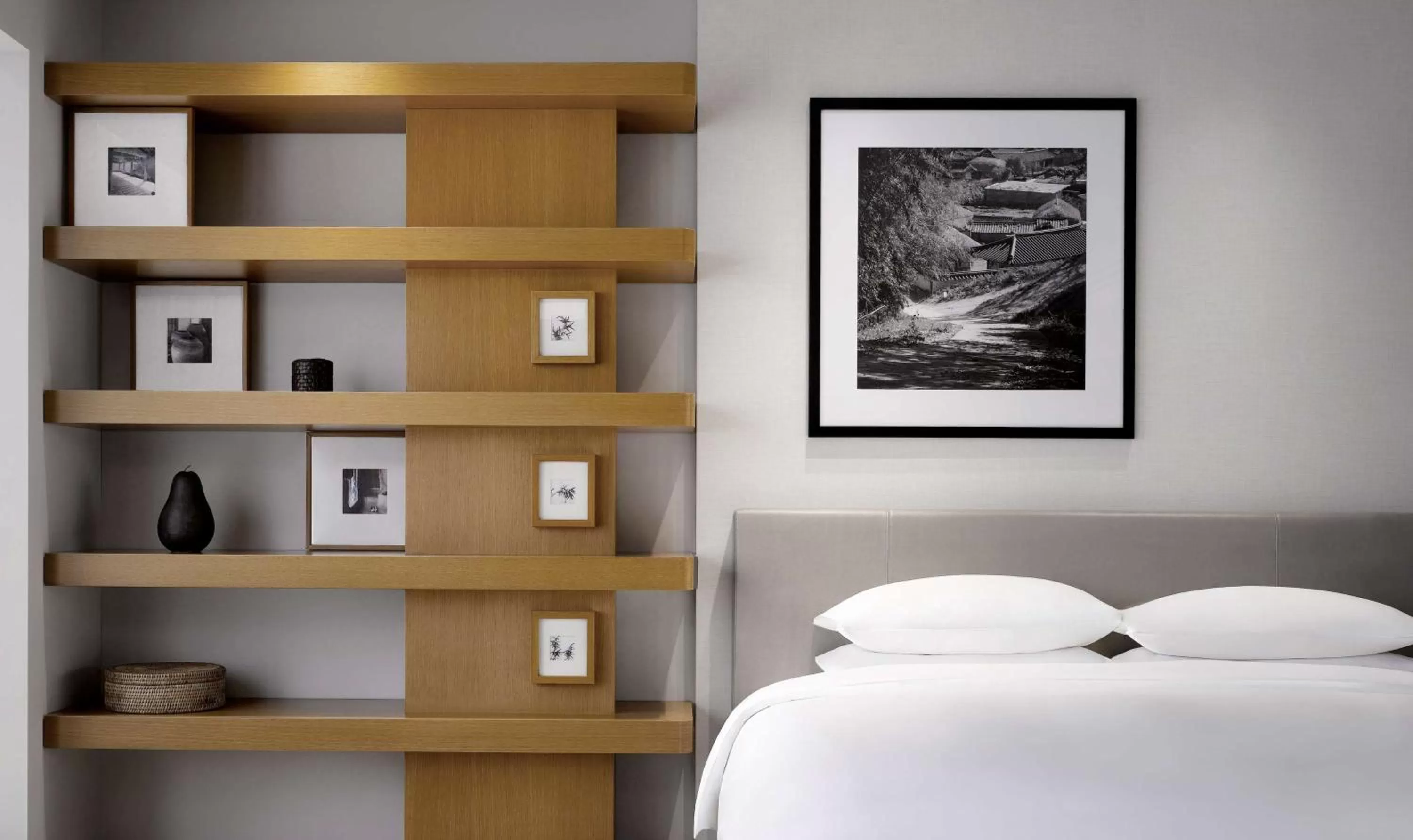 Photo of the whole room, Bed in Grand Hyatt Seoul