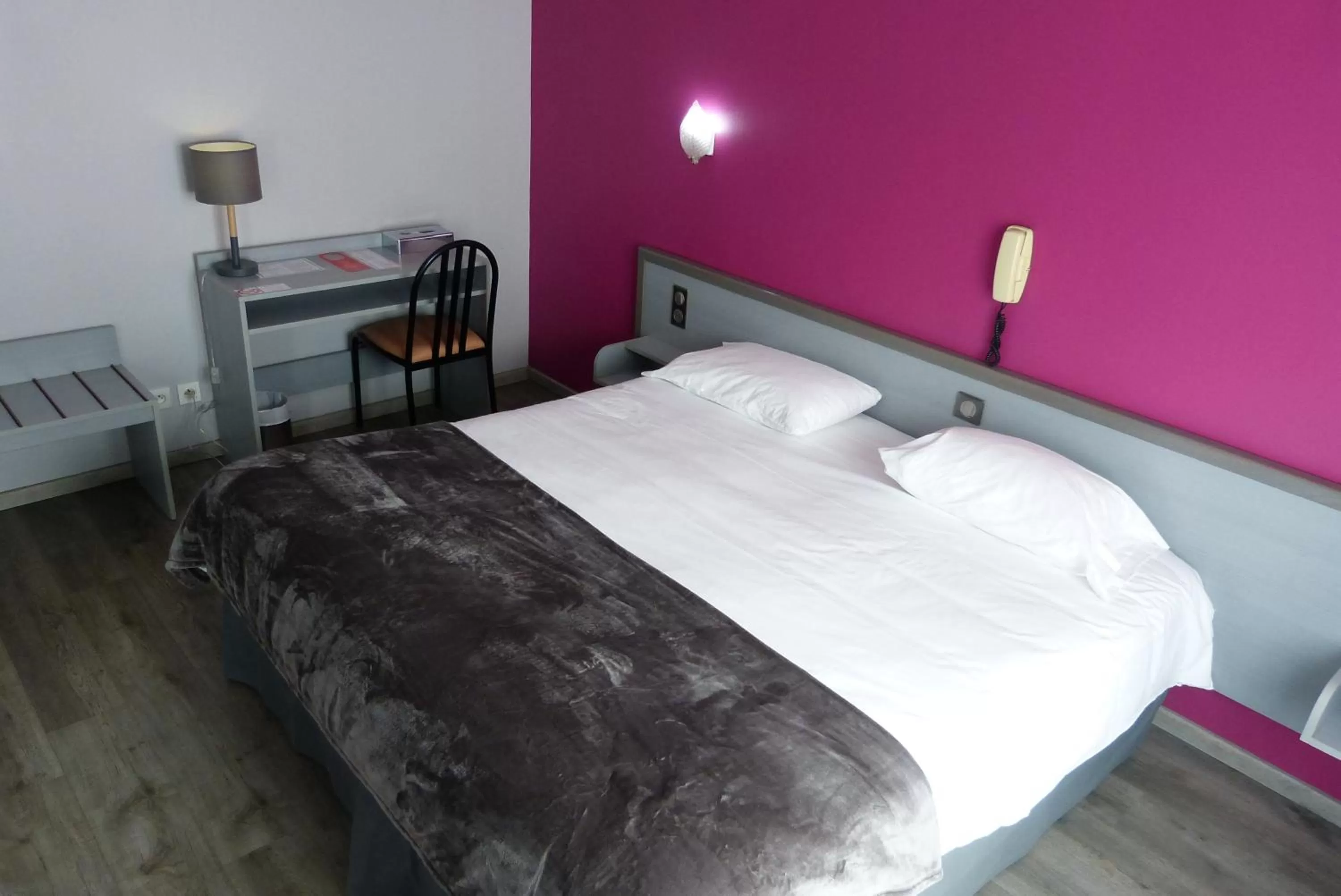 Bed in Hôtel du Soleil Levant