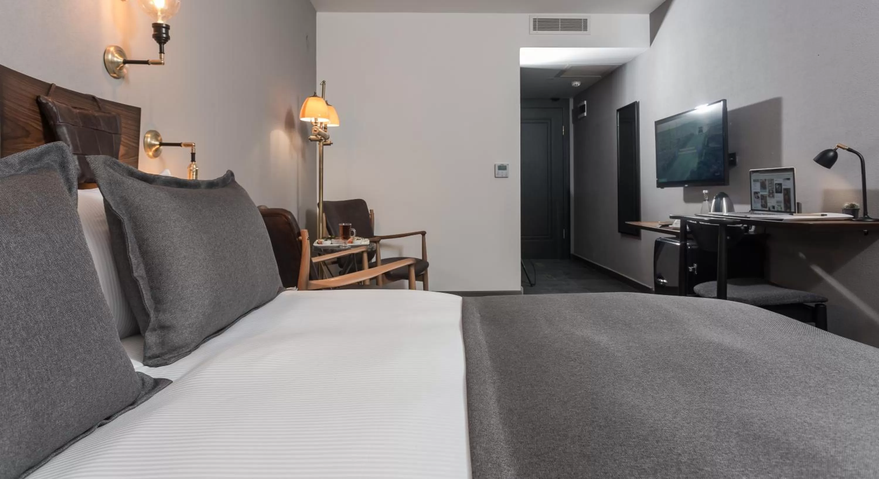 Coffee/tea facilities, Bed in Hotel Cinnah