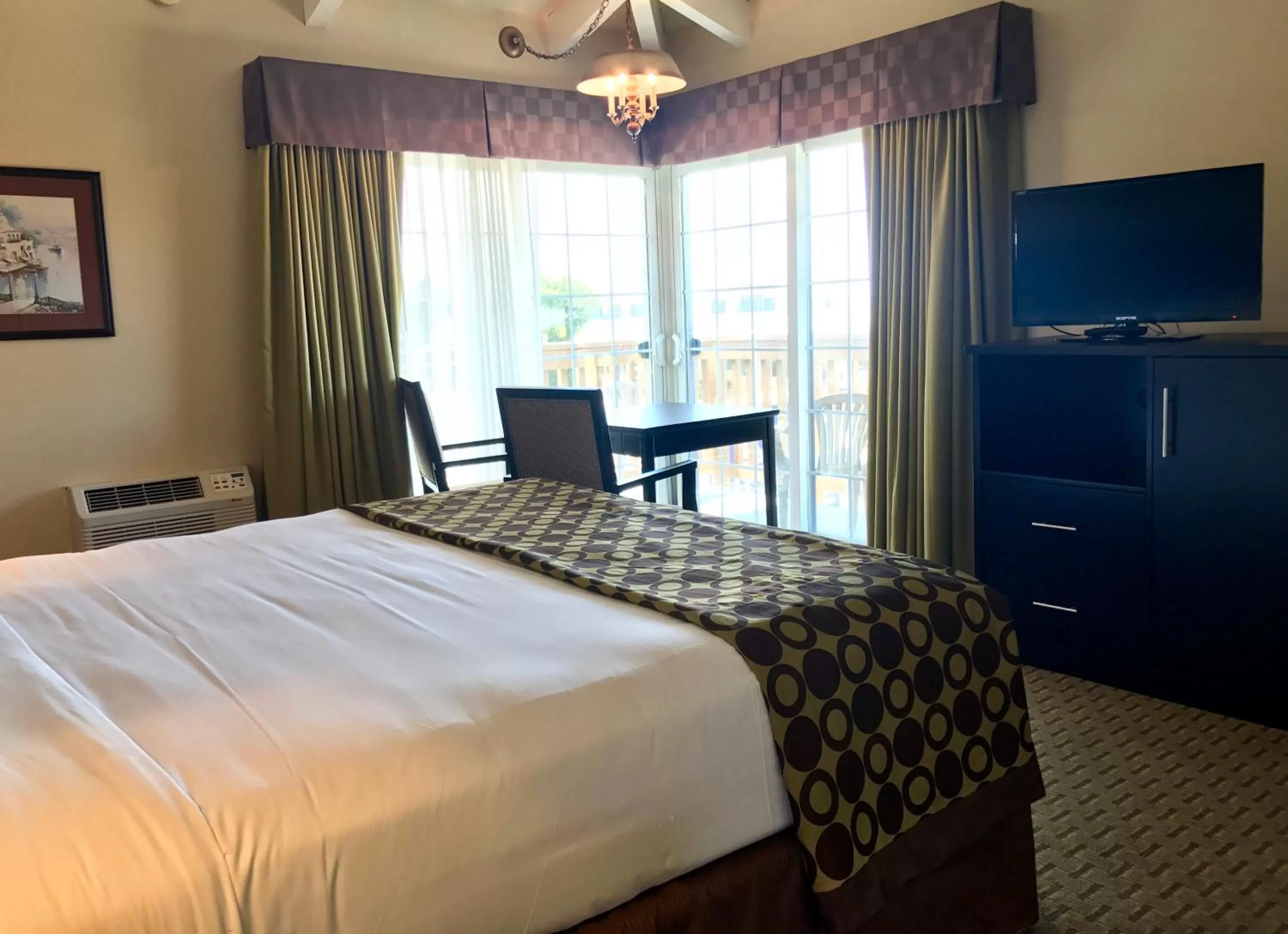 Deluxe King with Ocean View and Balcony in Fireside Inn