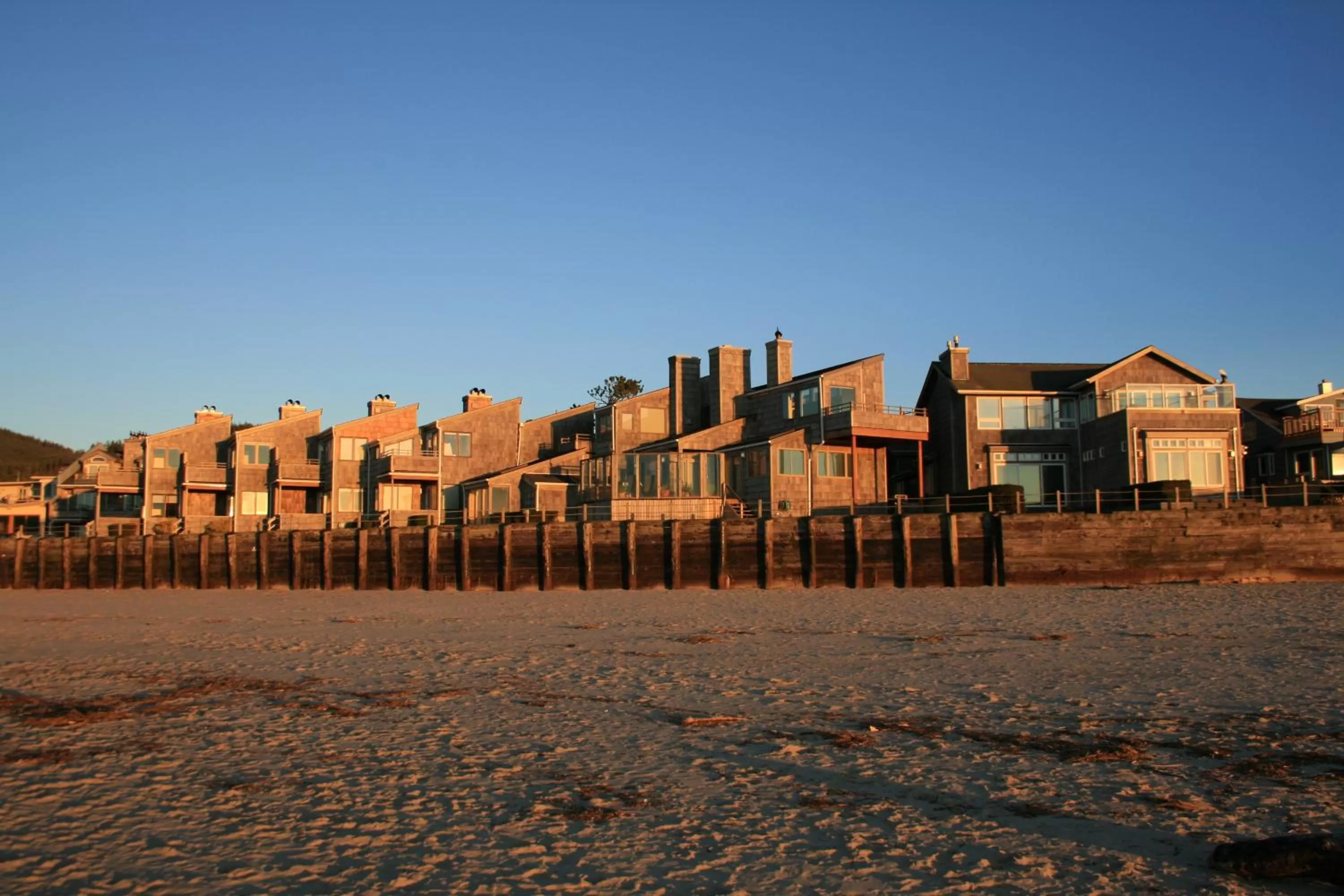 Facade/entrance, Property Building in The Waves