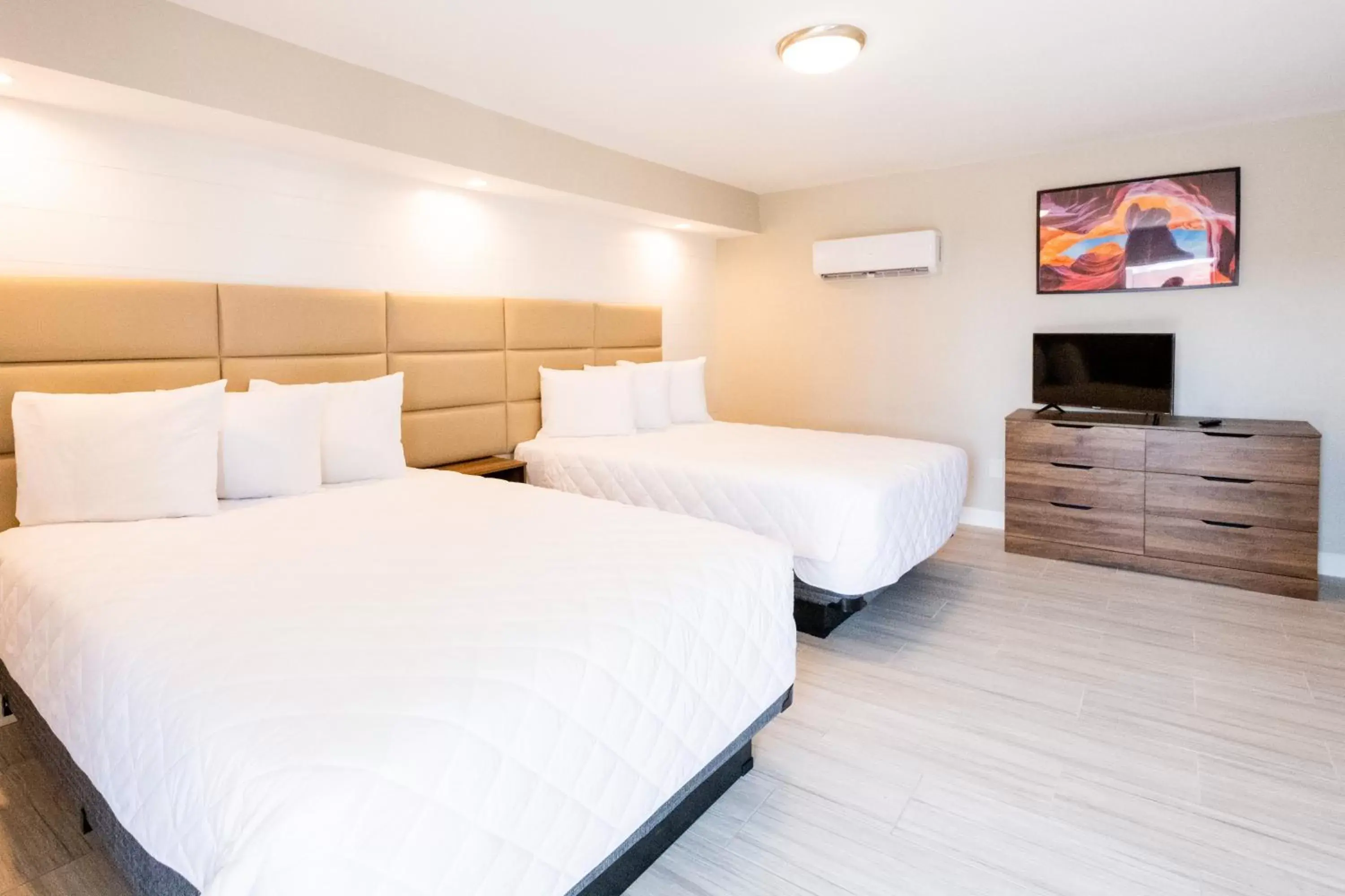 Three-Bedroom Suite in 300 Tenth Three-Bedroom Suite in 300 Tenth