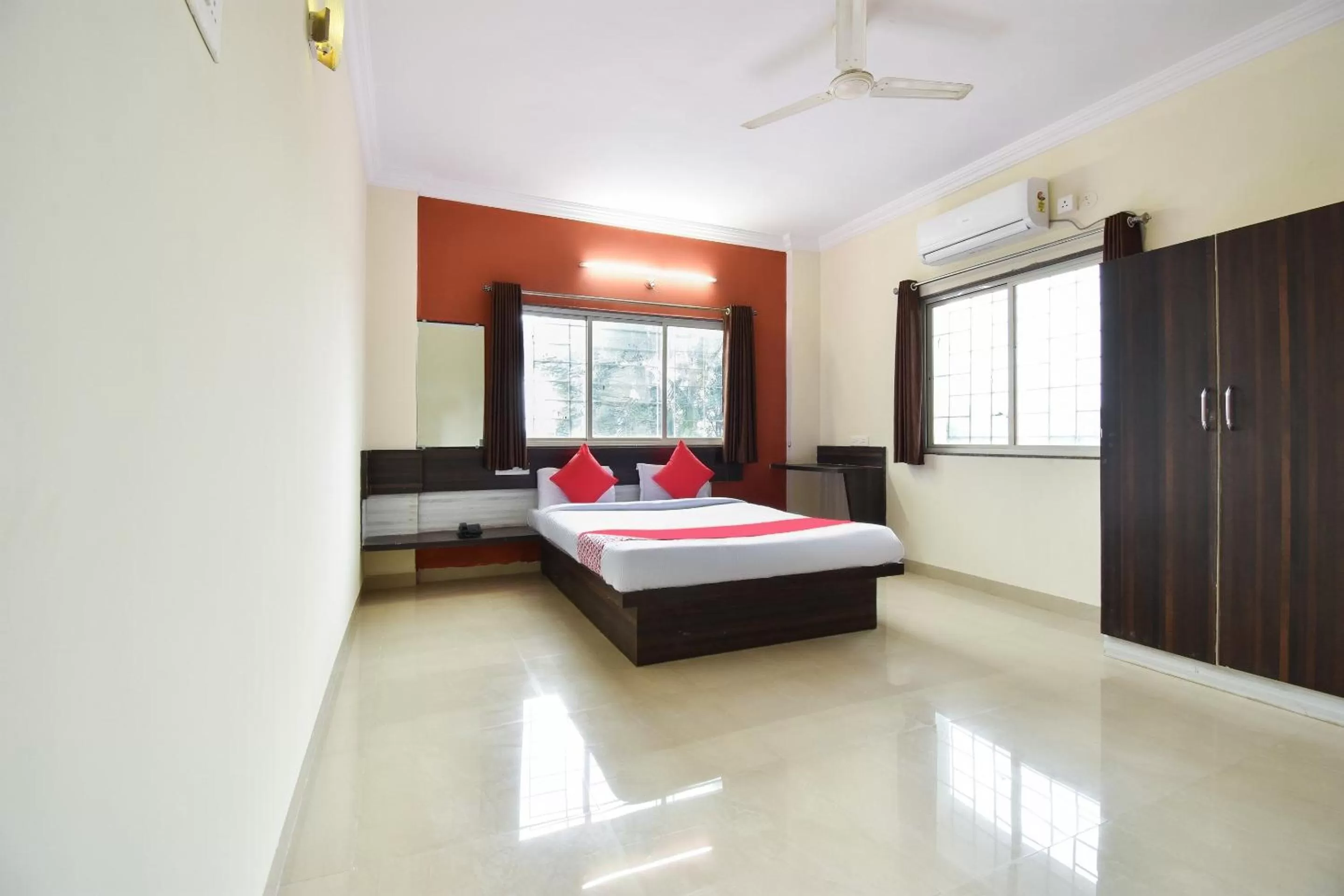 OYO Flagship 43302 Hotel Sargam