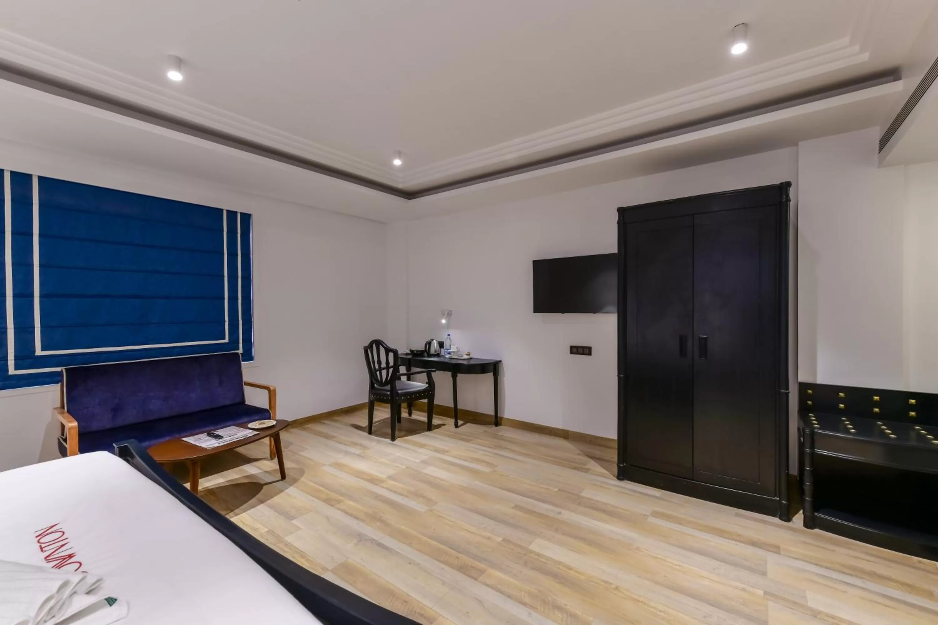 Living room, TV/Entertainment Center in The Downton Hotel